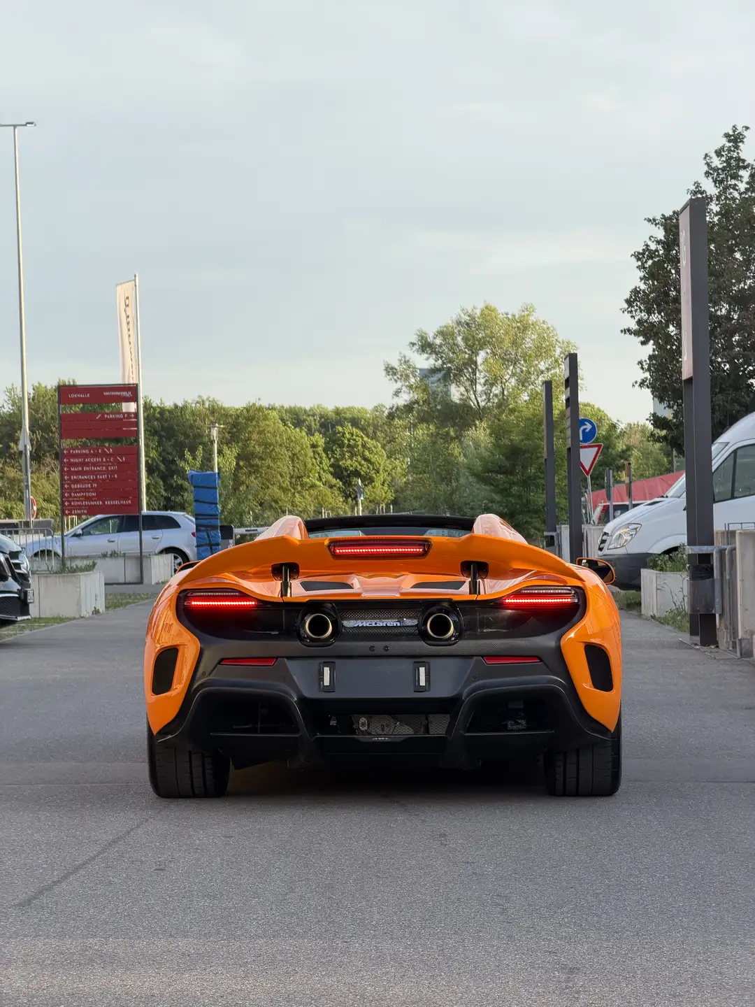 맥라렌 675LT 2019 오렌지 사진 3