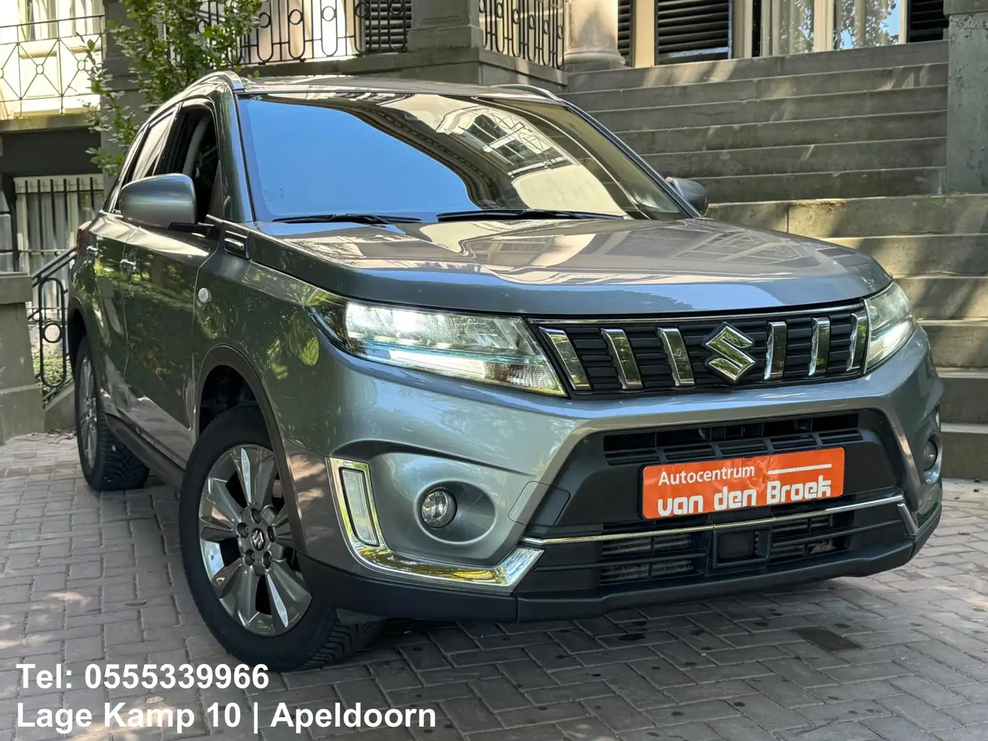 Suzuki Vitara 1.4 Boosterjet Privilege Smart Hybrid Automaat Nav Grijs - 2