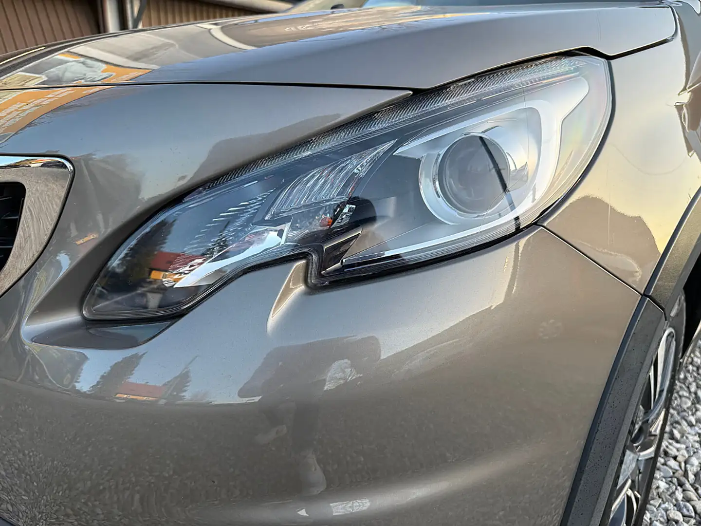 Peugeot 2008 1,6 Blue HDi Style Grau - 2