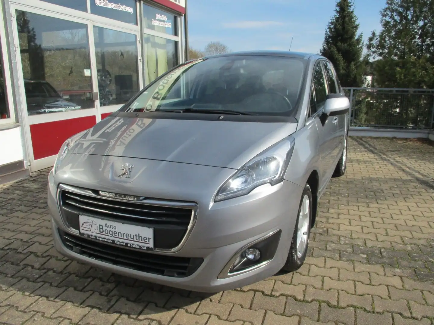 Peugeot 5008 Active+Panorama+AHK+Navi+1.HD Grau - 1