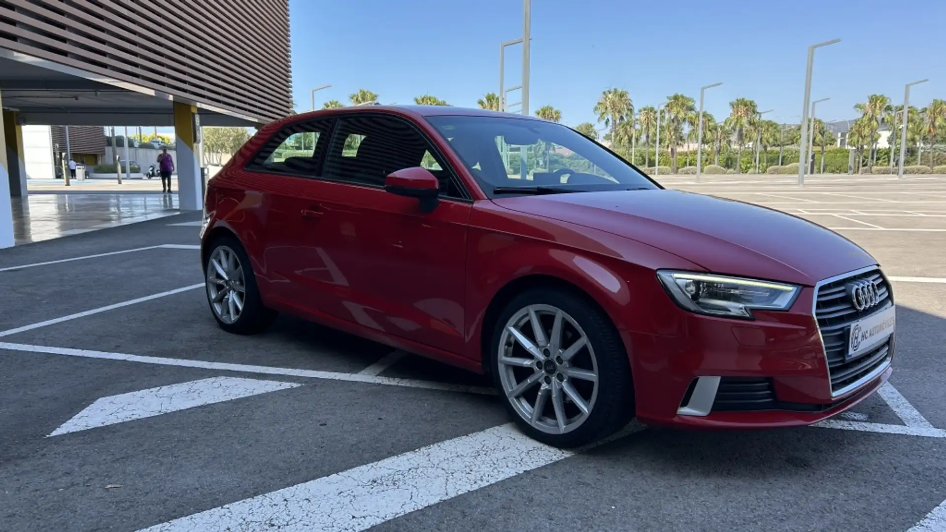 Audi A3 1.6TDI CD Attraction S-Tronic Rojo - 1