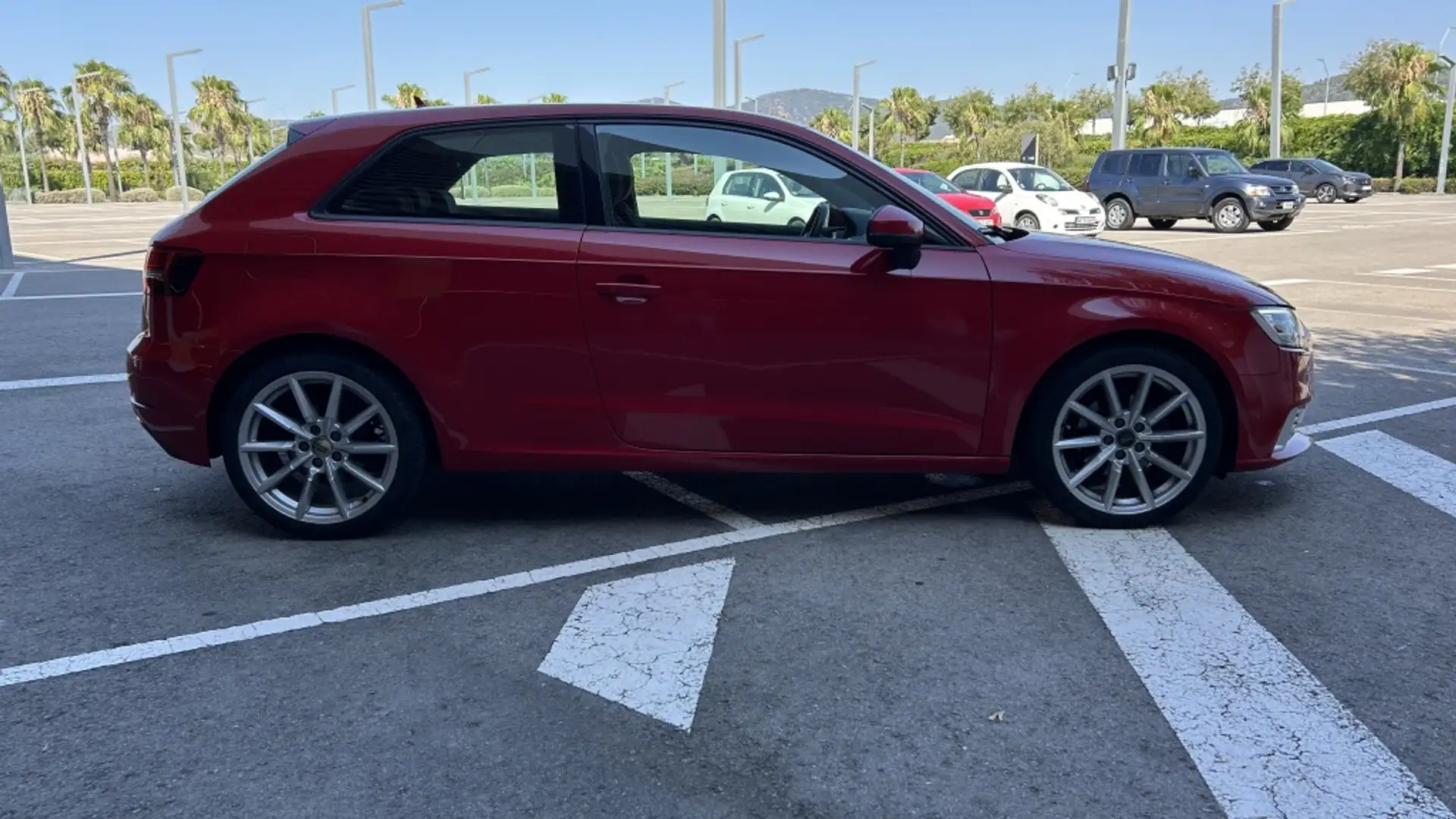 Audi A3 1.6TDI CD Attraction S-Tronic Rojo - 2