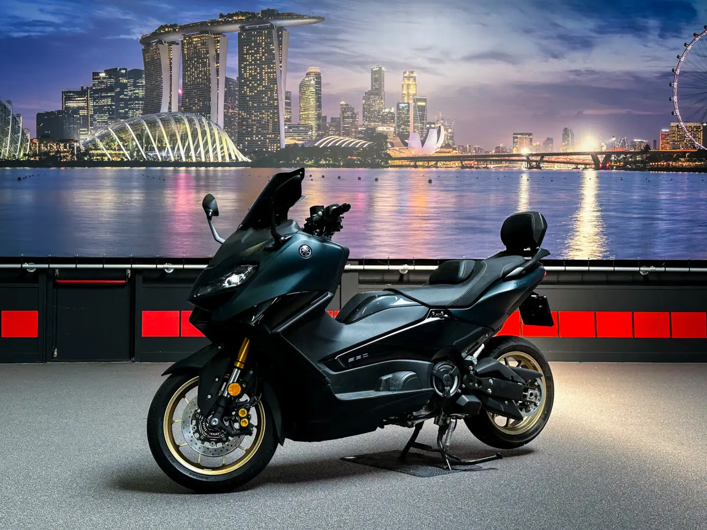 Yamaha TMAX 560 Tech MAX ABS |Akrapovic|Malossi|Ermax|DuoSeat|Full Groen - 1