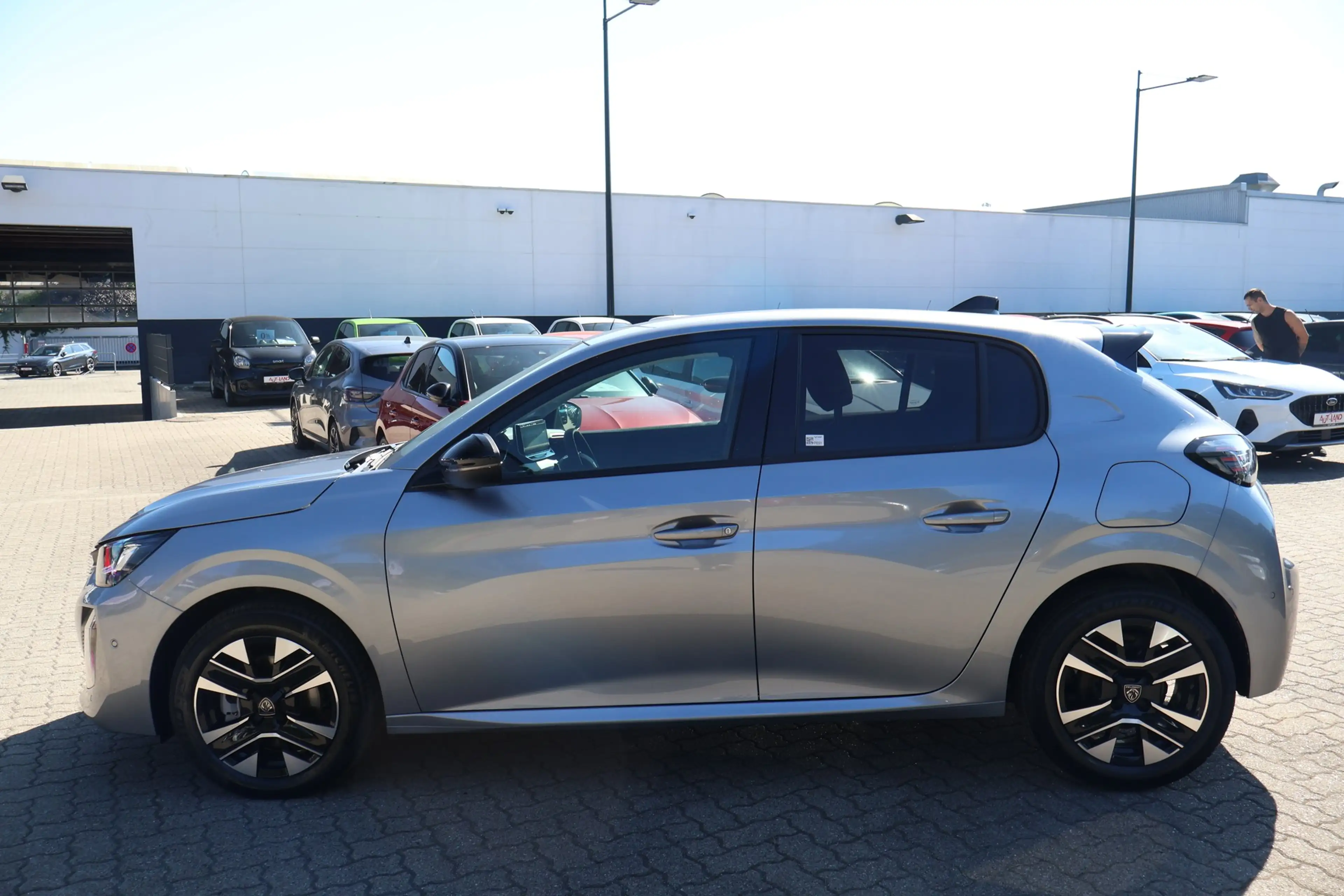 Peugeot 208 1.2 mHEV 110 Aut. LED Navi Kamera — photo 3