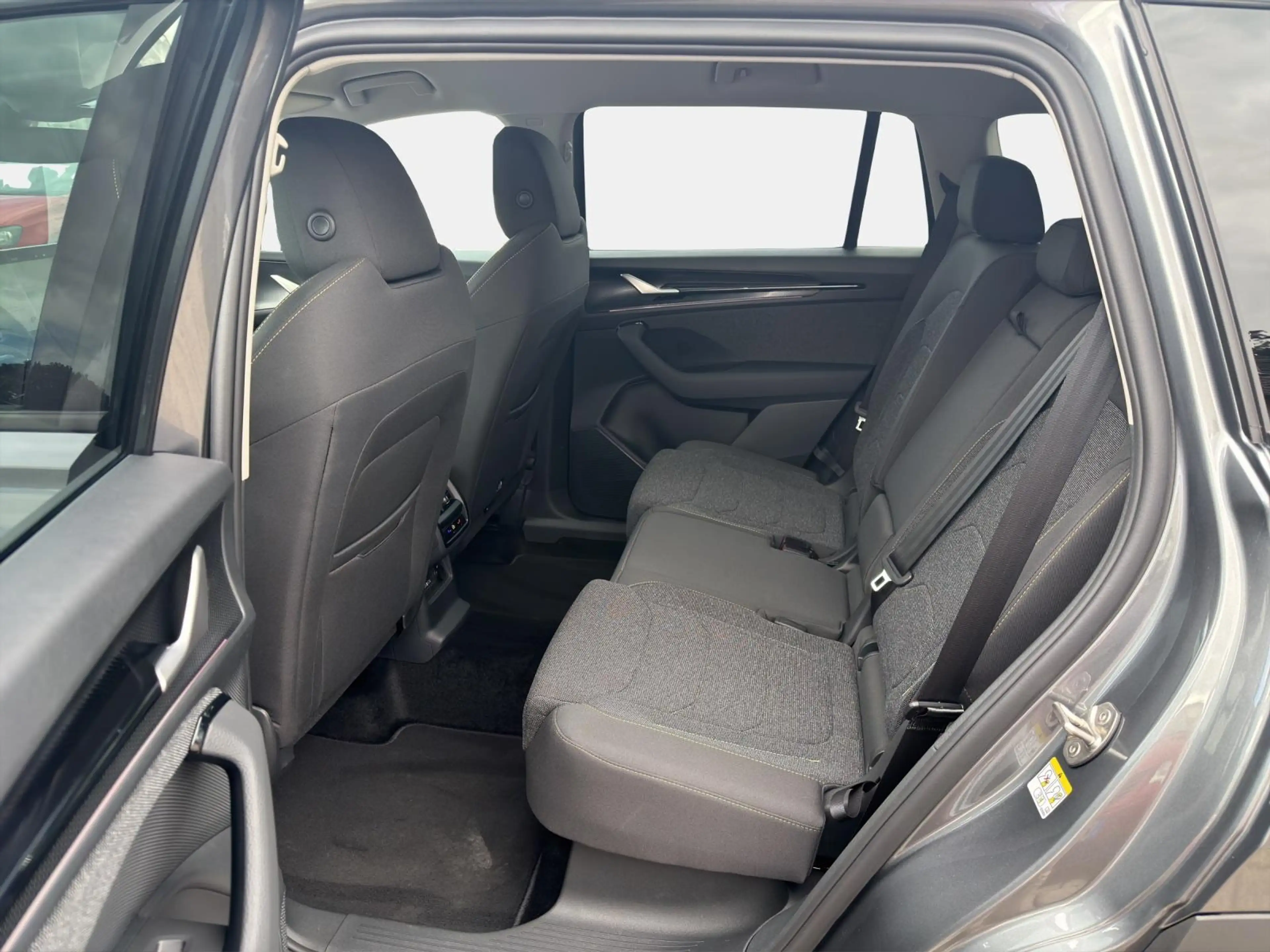 Skoda Kodiaq 2.0 TDI Selection 4x4 *RFK/SHZ/AHK/Navi* — photo 13
