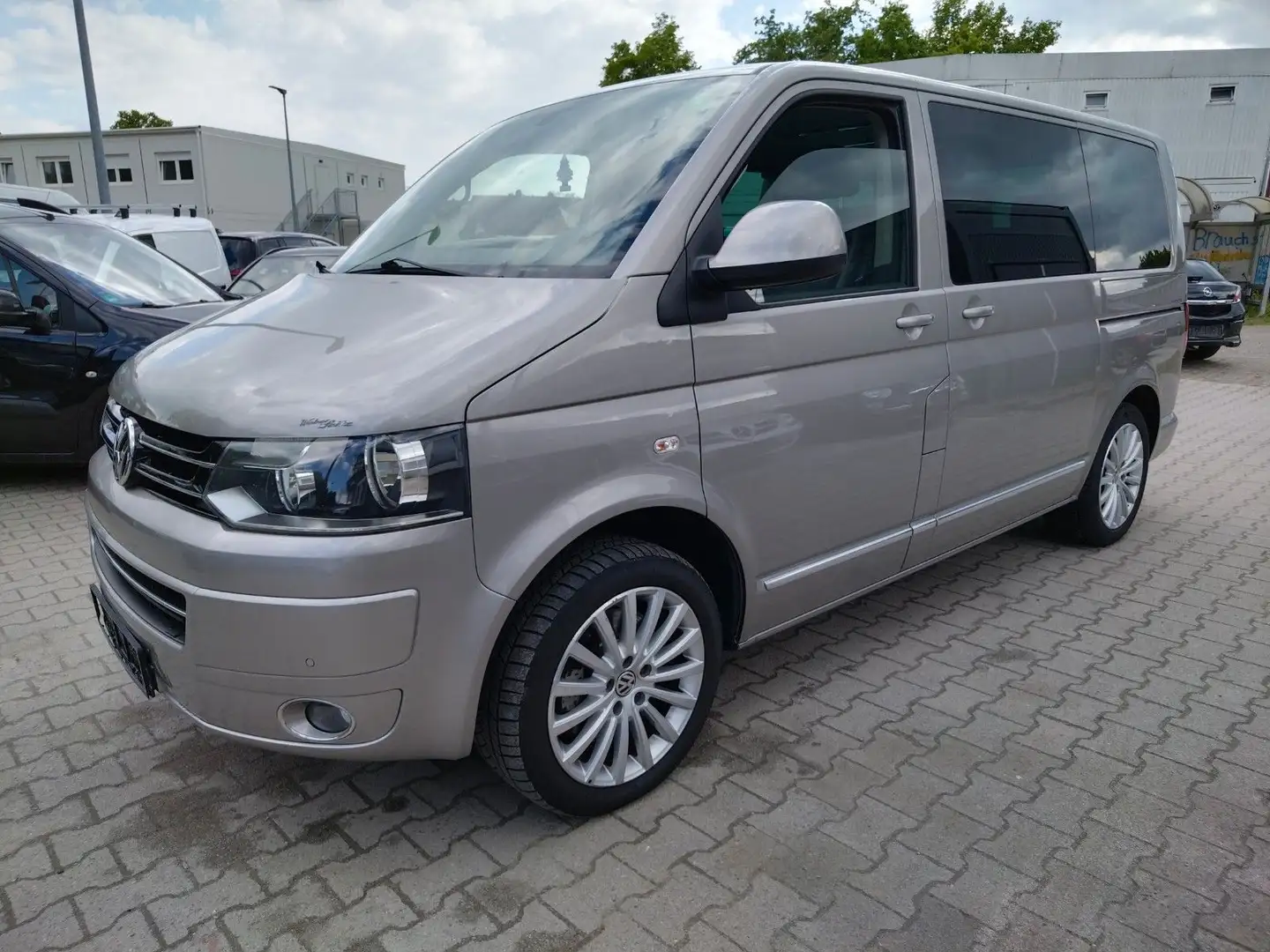 Volkswagen T5 Multivan Highline+NAVI+WEBASTO+SHZ+PDC+EL.TÜR Beige - 1