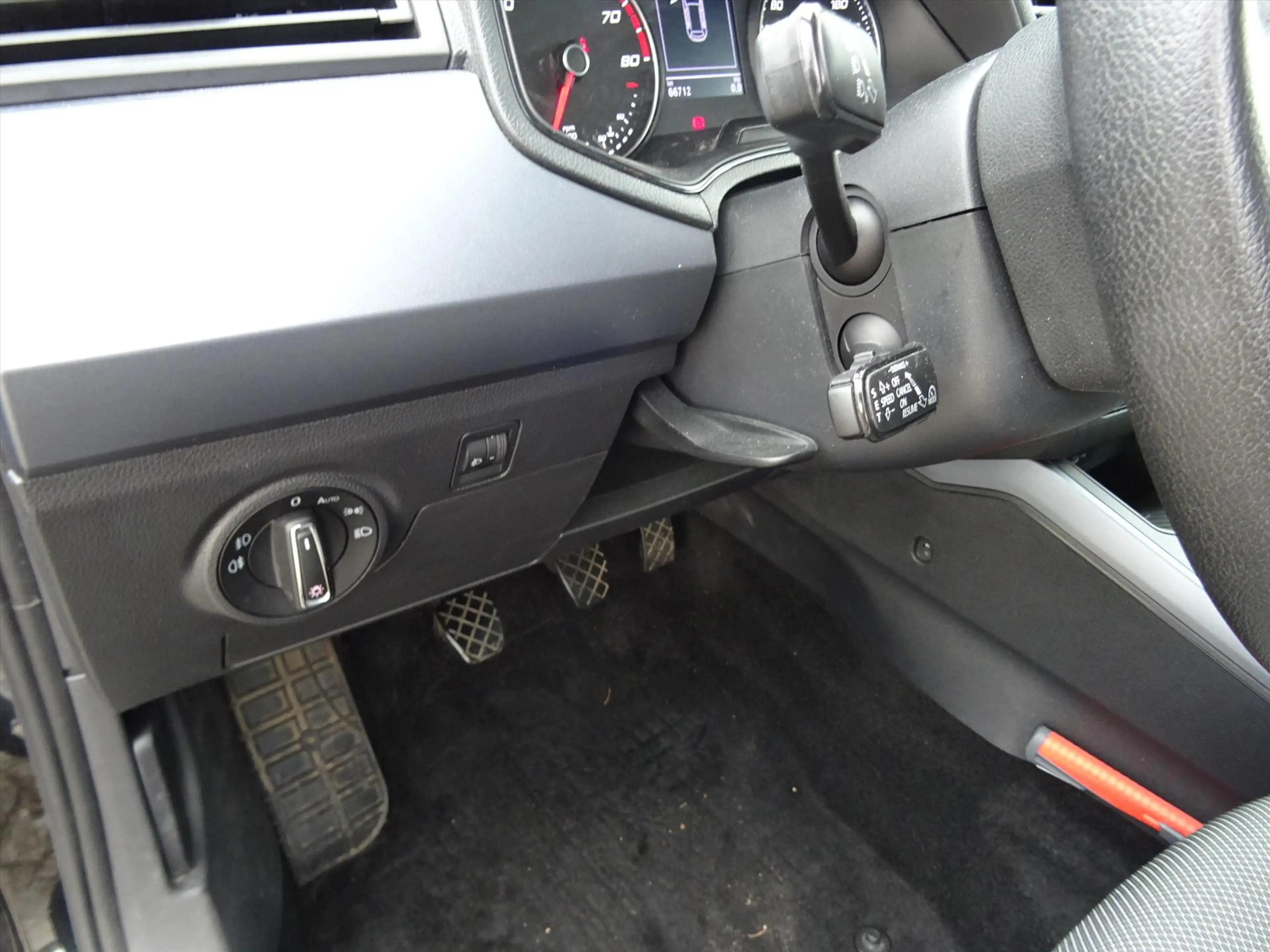 SEAT Arona 1.0 TSI 95pk Style — photo 14