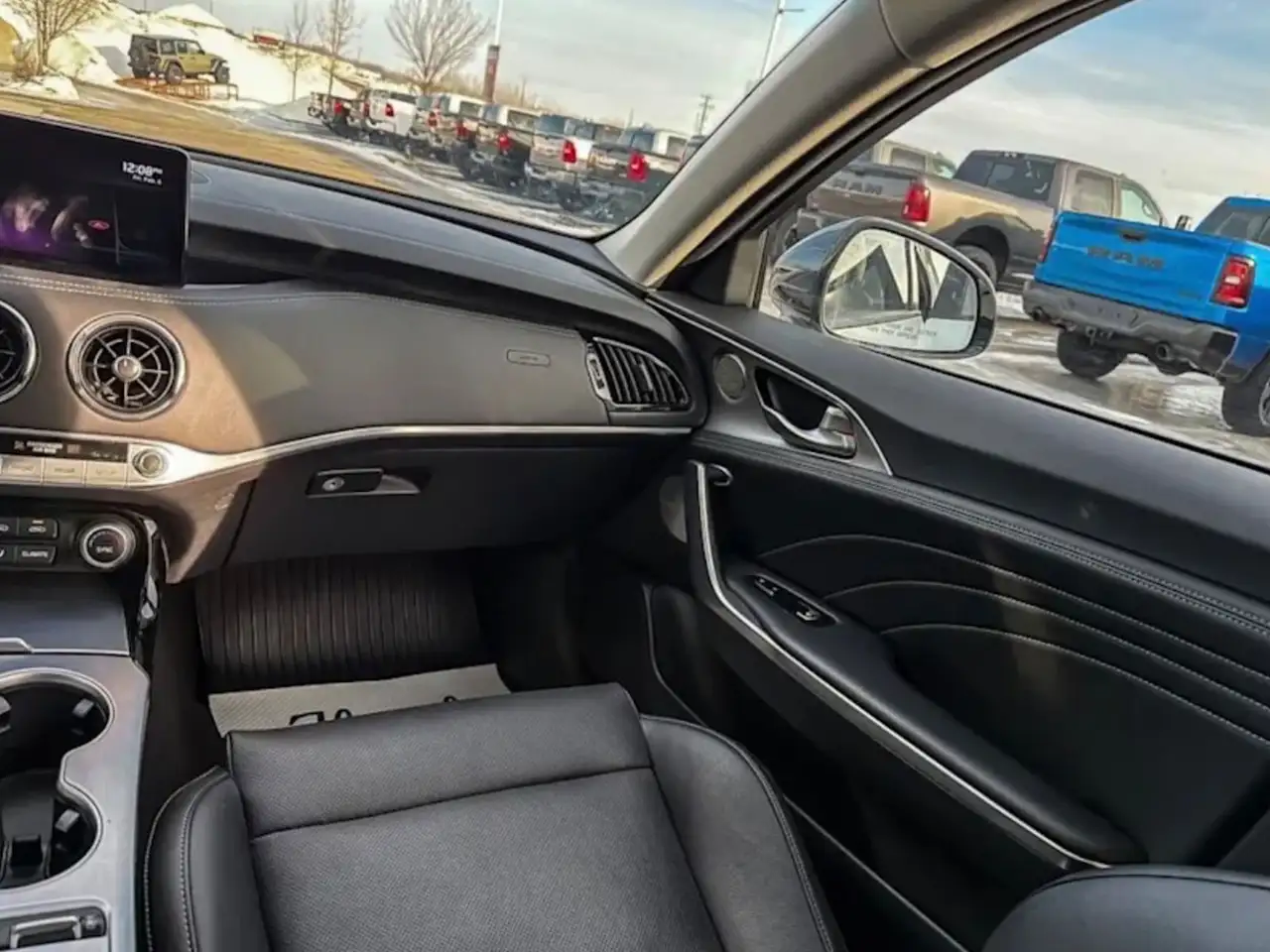 Kia Stinger снимка Kia Stinger