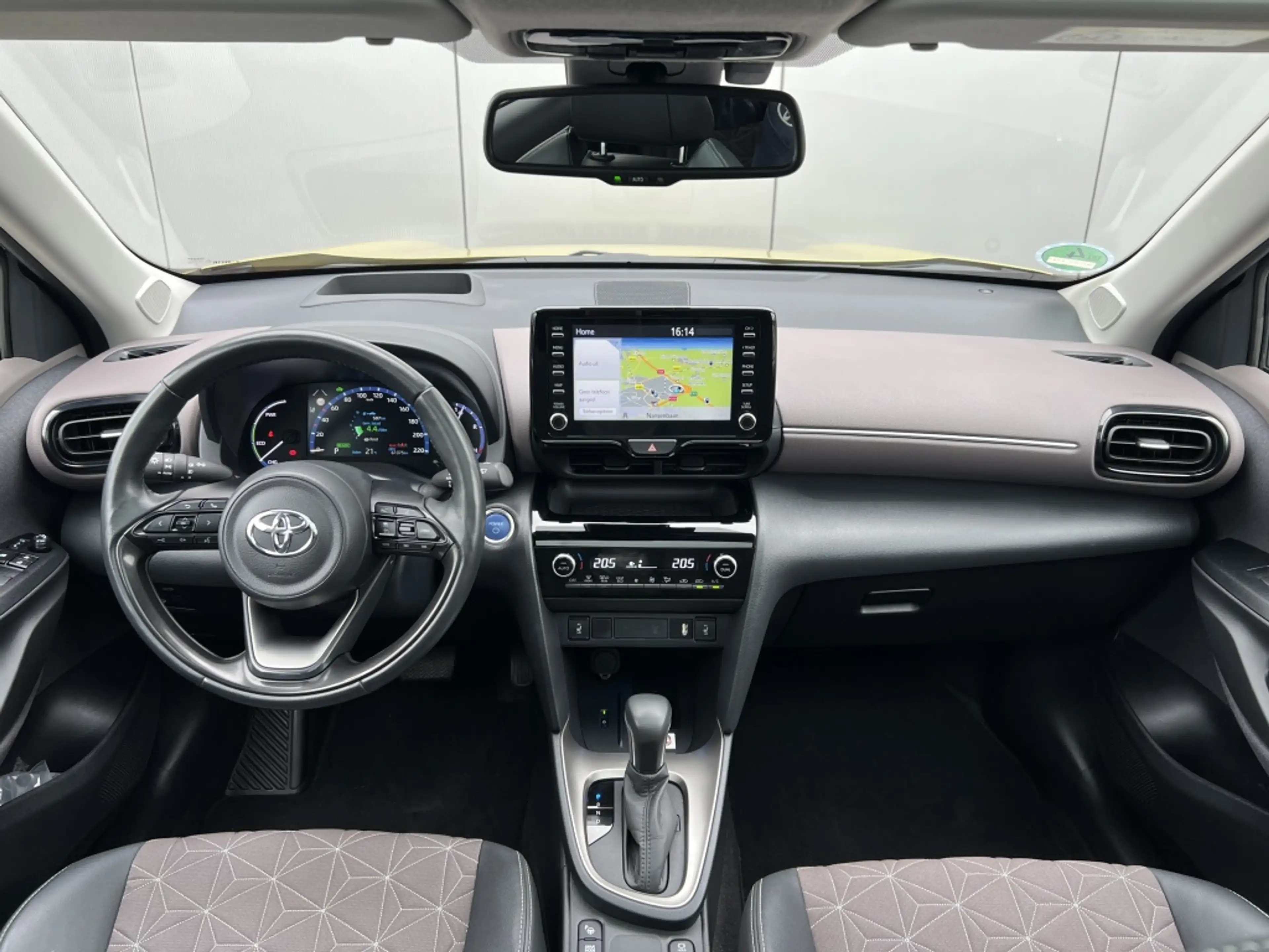Toyota Yaris Cross 1.5 Hybrid LaunchEd. — photo 3