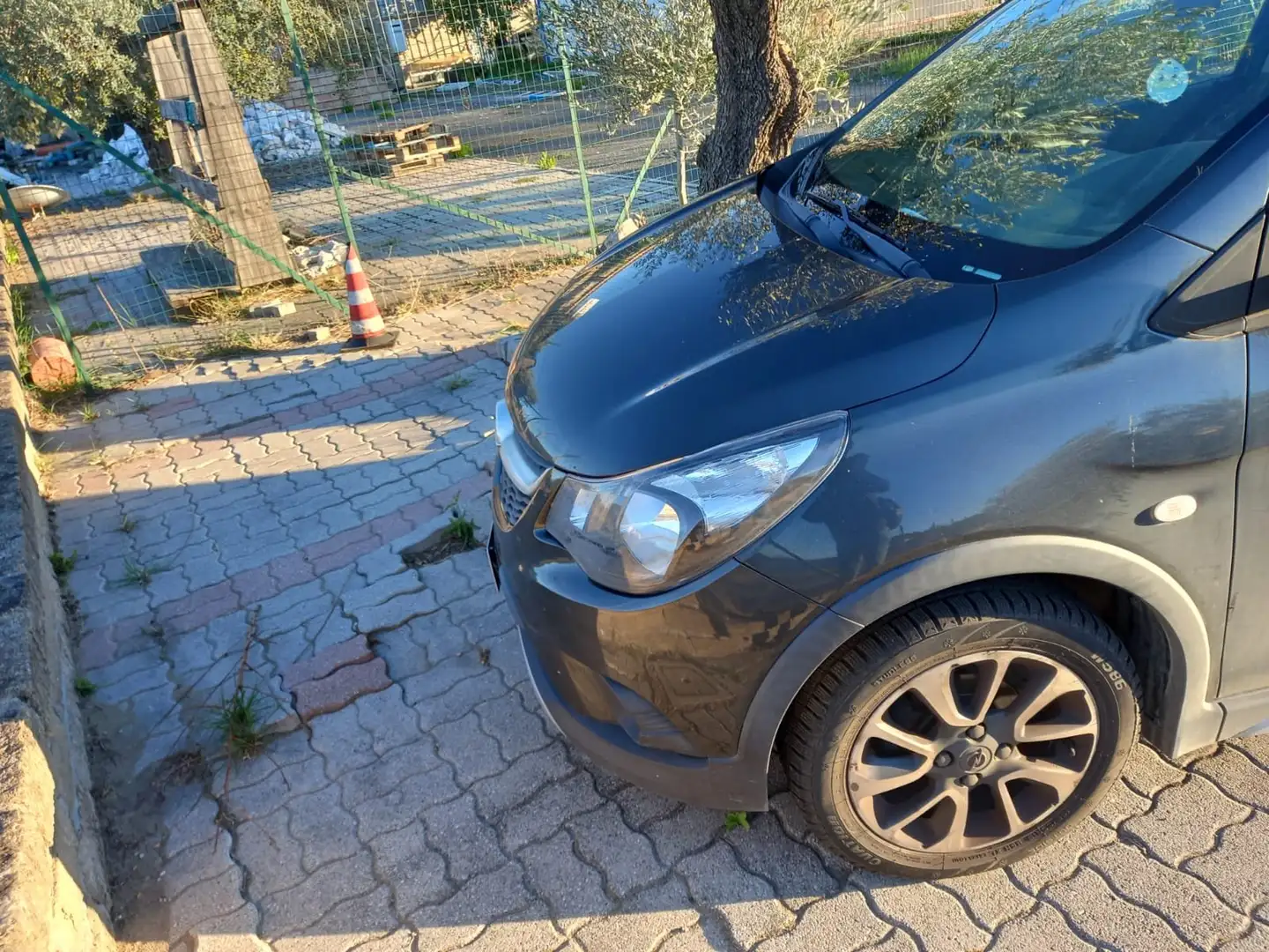 Opel Karl Karl 1.0 Rocks 73cv my19 Grigio - 2