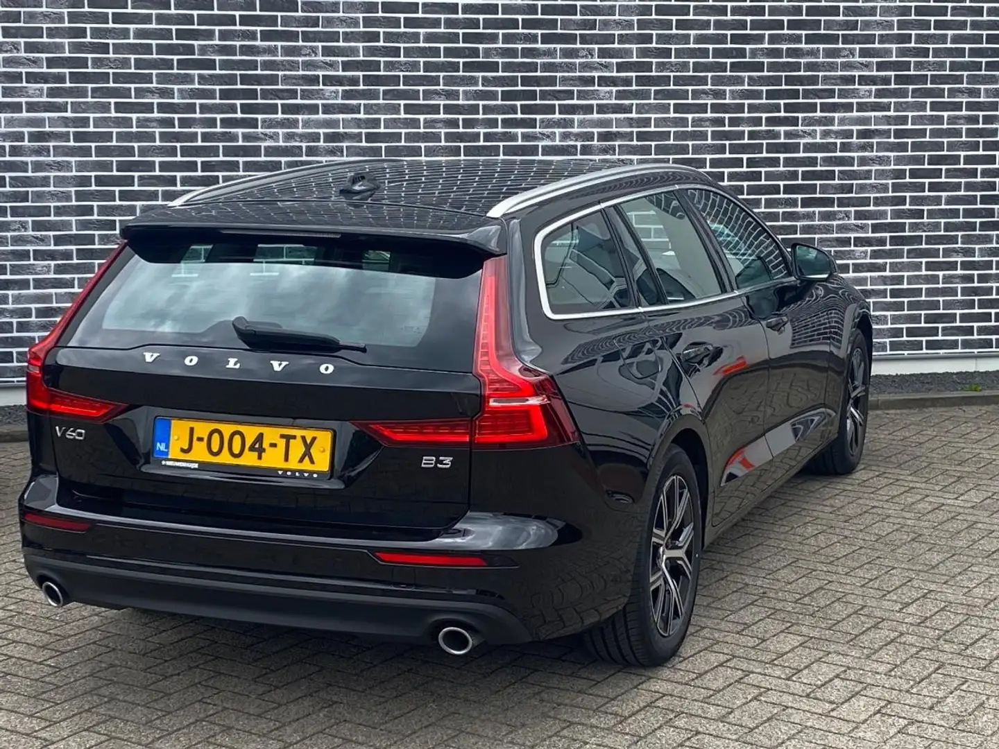 Volvo V60 2.0 B3 Business Pro Verwarmbare voorstoelen | Verw Zwart - 2