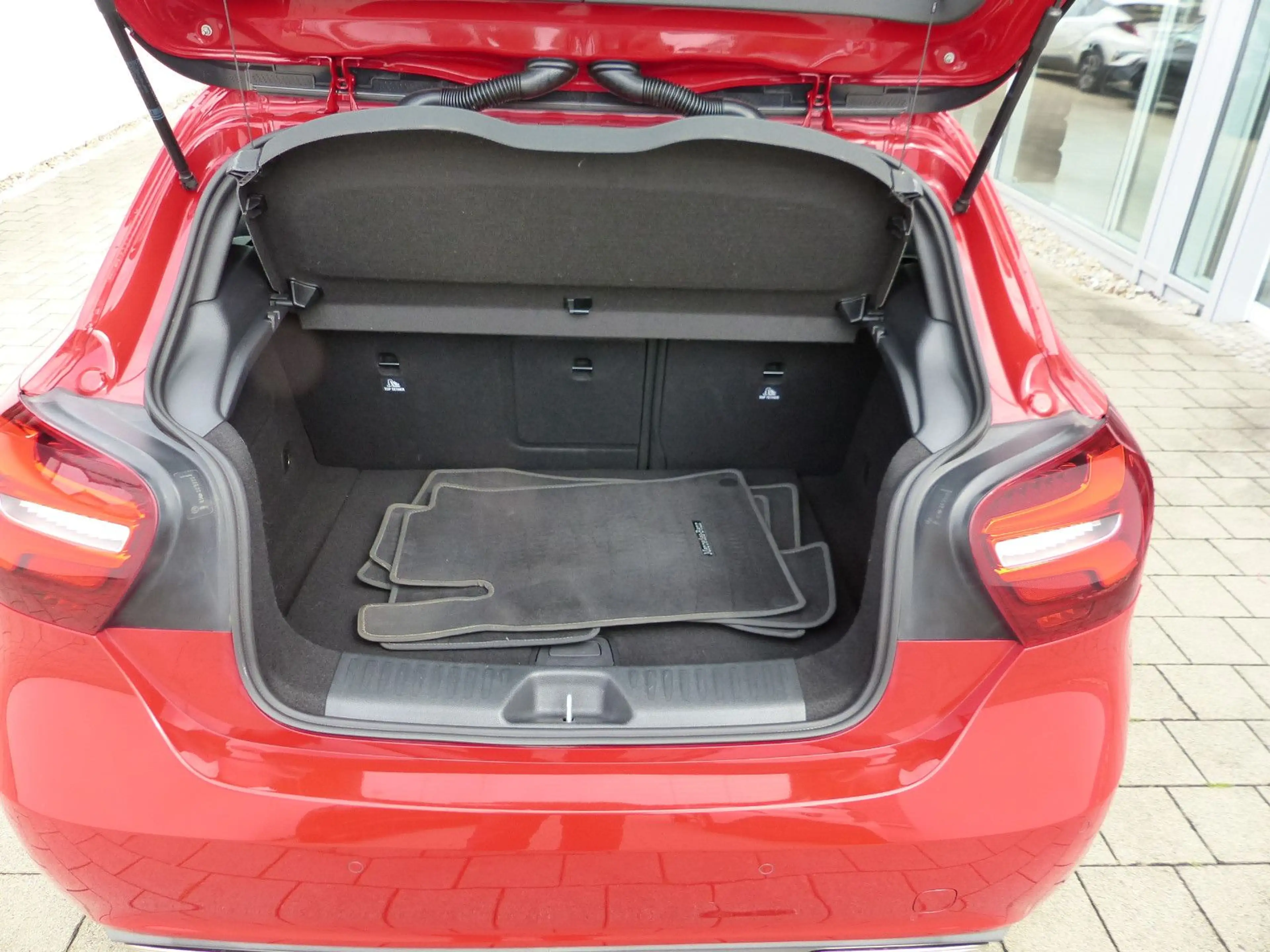 Mercedes-Benz A 180 Autom.Navi SHZ LED PDC Agility AHK schwenk — photo 10