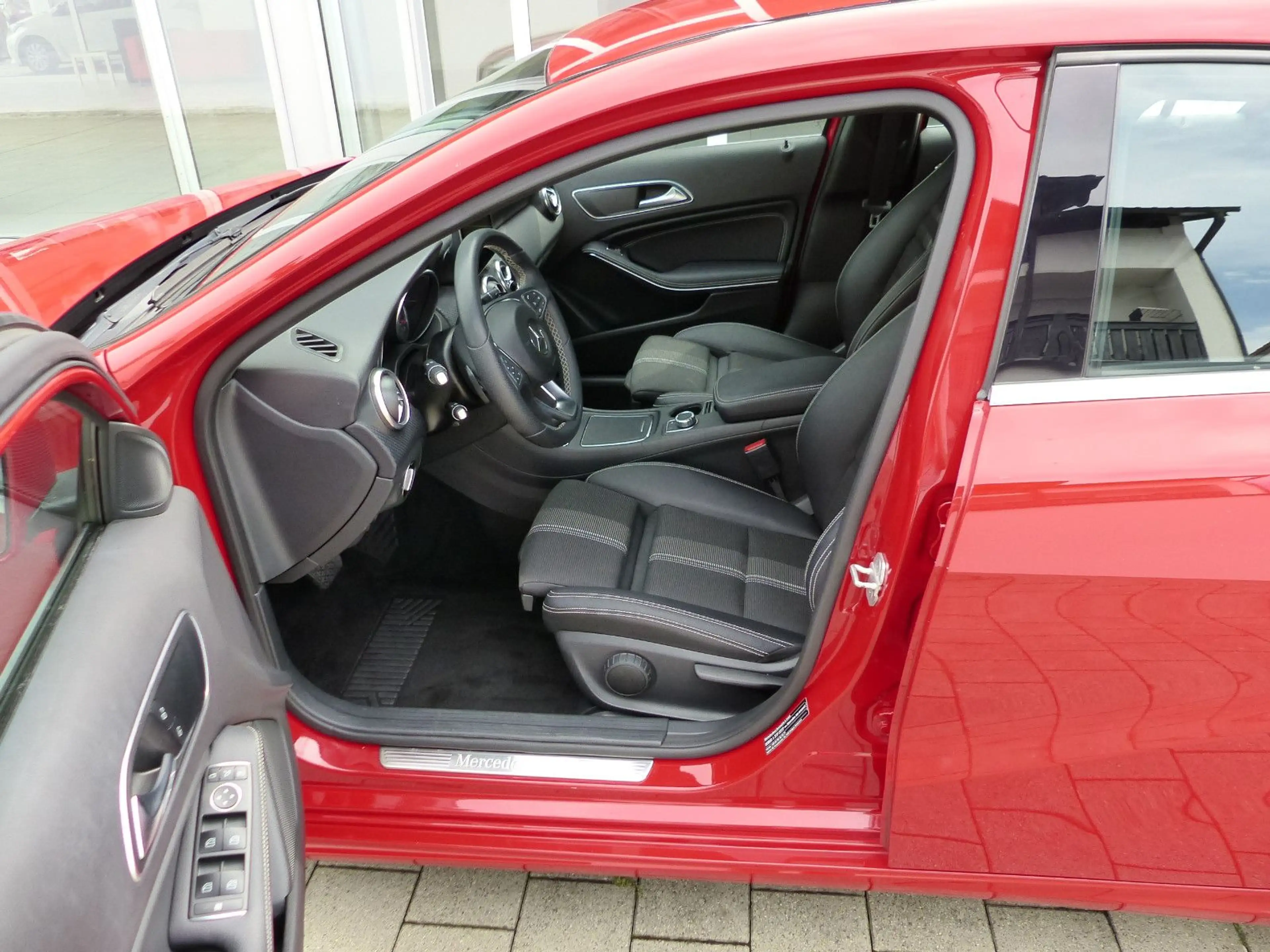 Mercedes-Benz A 180 Autom.Navi SHZ LED PDC Agility AHK schwenk — photo 12