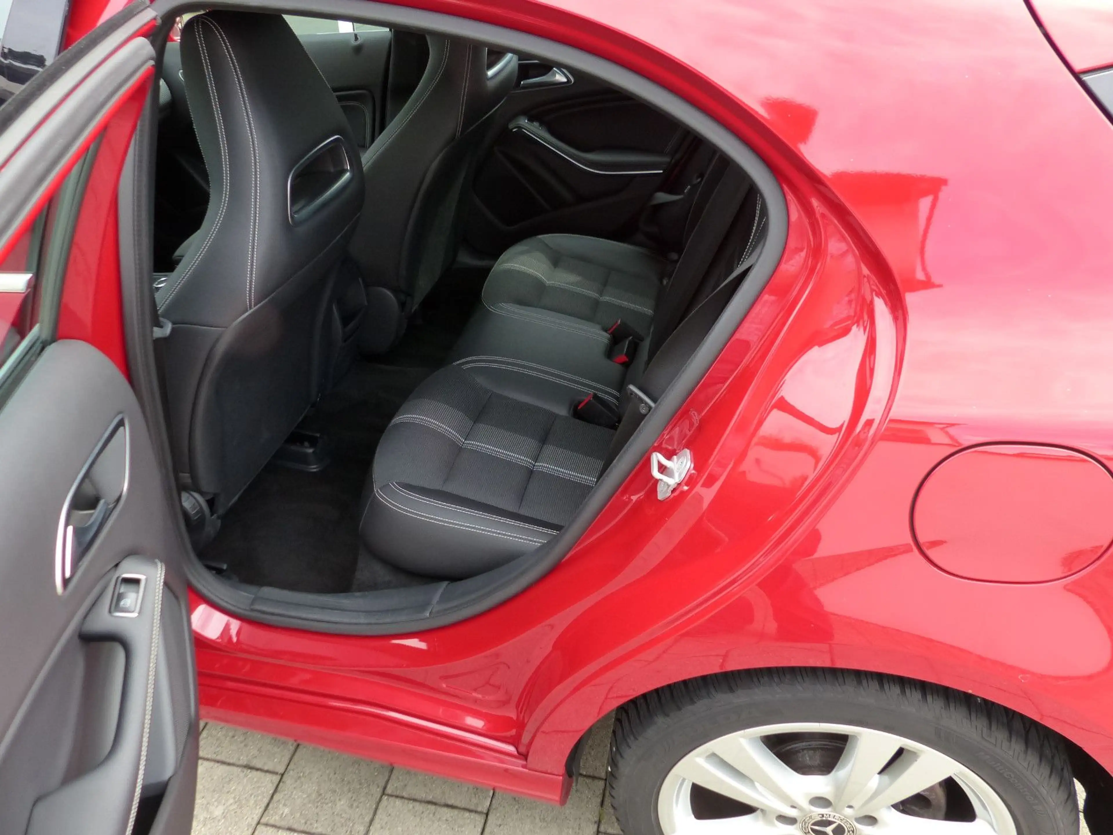 Mercedes-Benz A 180 Autom.Navi SHZ LED PDC Agility AHK schwenk — photo 11