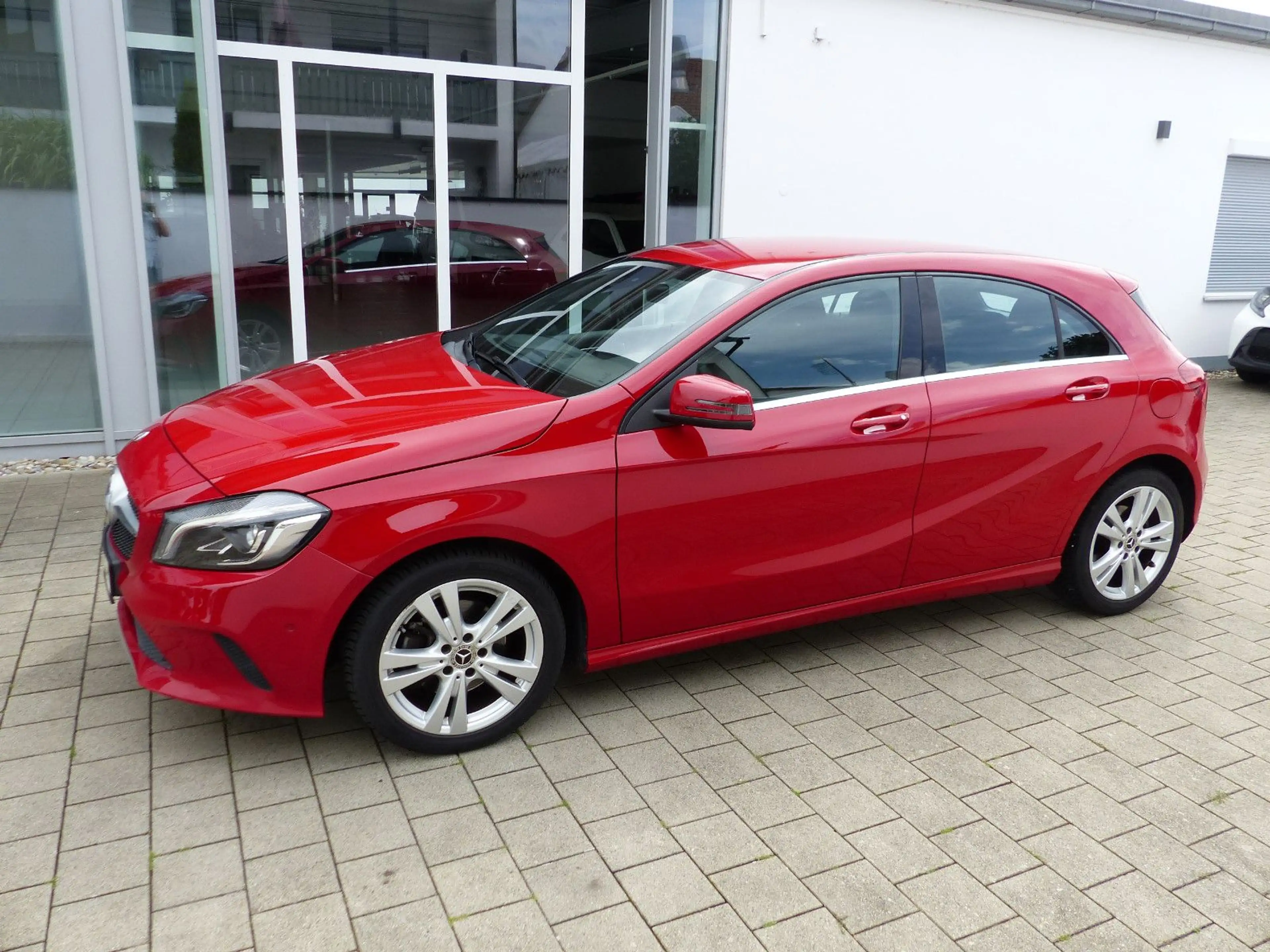 Mercedes-Benz A 180 Autom.Navi SHZ LED PDC Agility AHK schwenk — photo 3