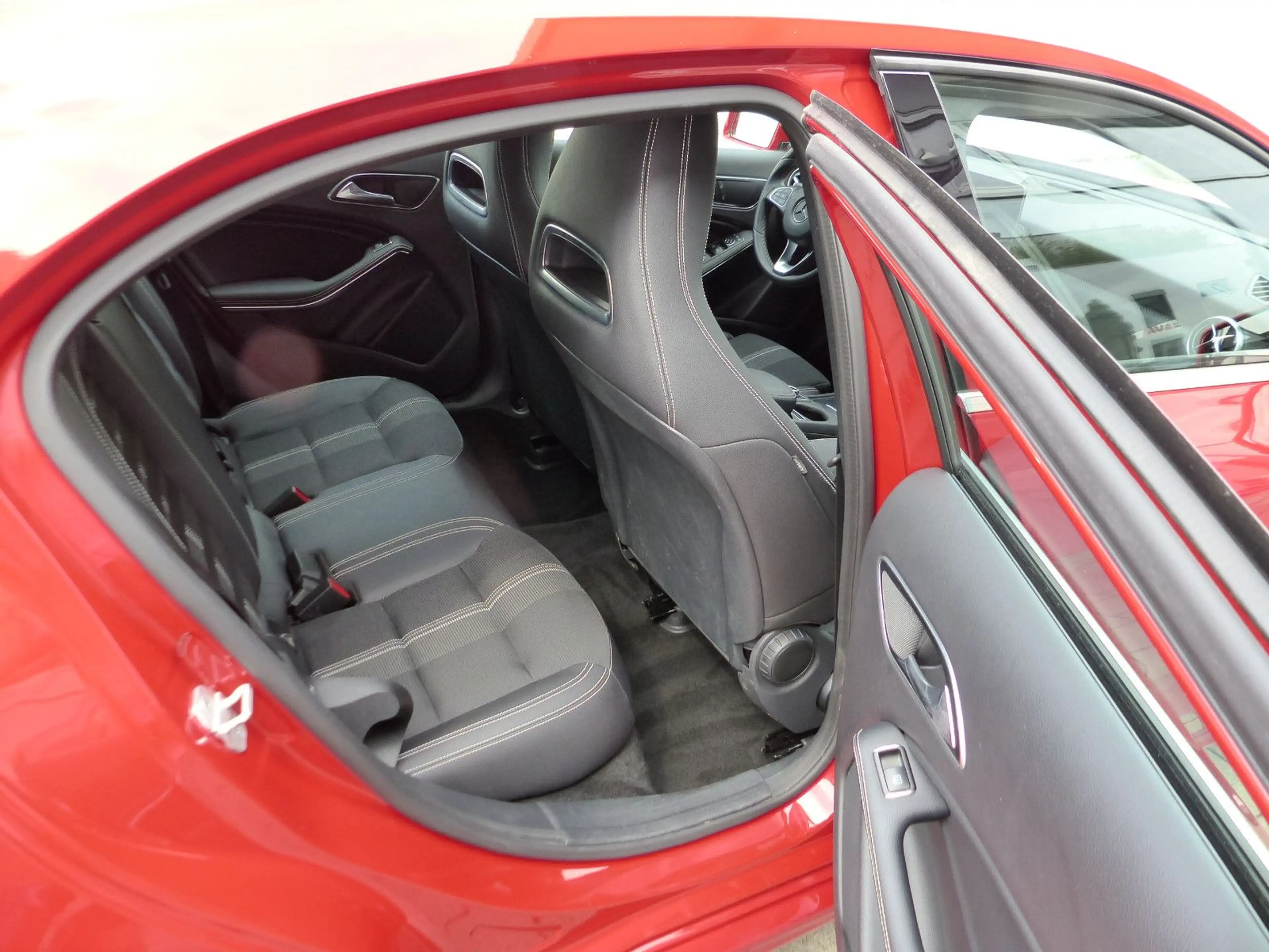 Mercedes-Benz A 180 Autom.Navi SHZ LED PDC Agility AHK schwenk — photo 7
