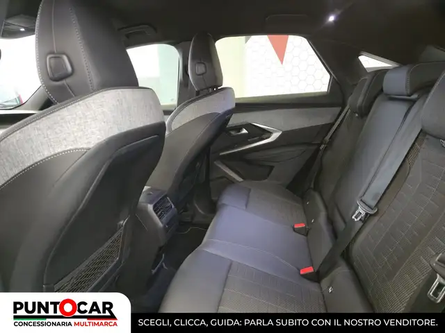 Peugeot 3008 view 5