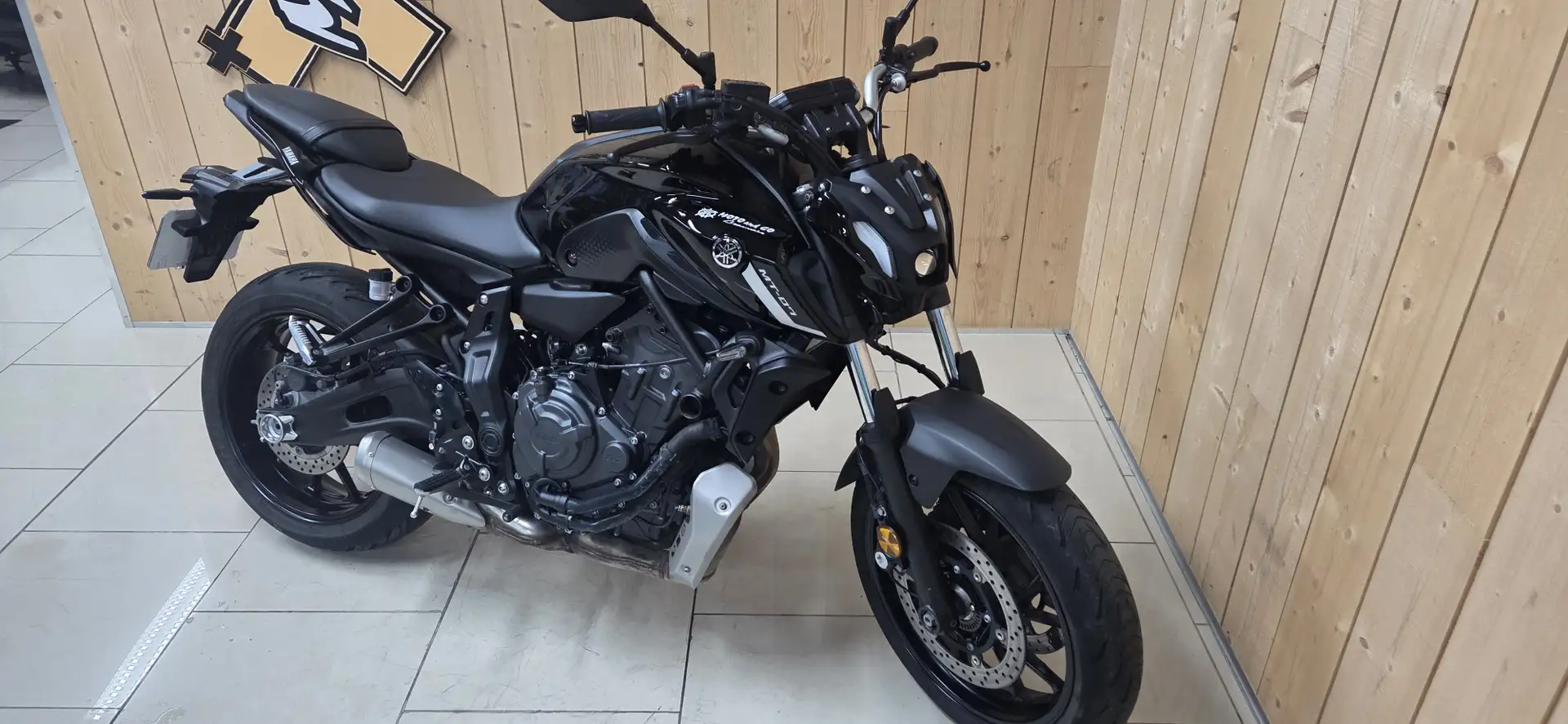 Yamaha MT-07 Noir - 1
