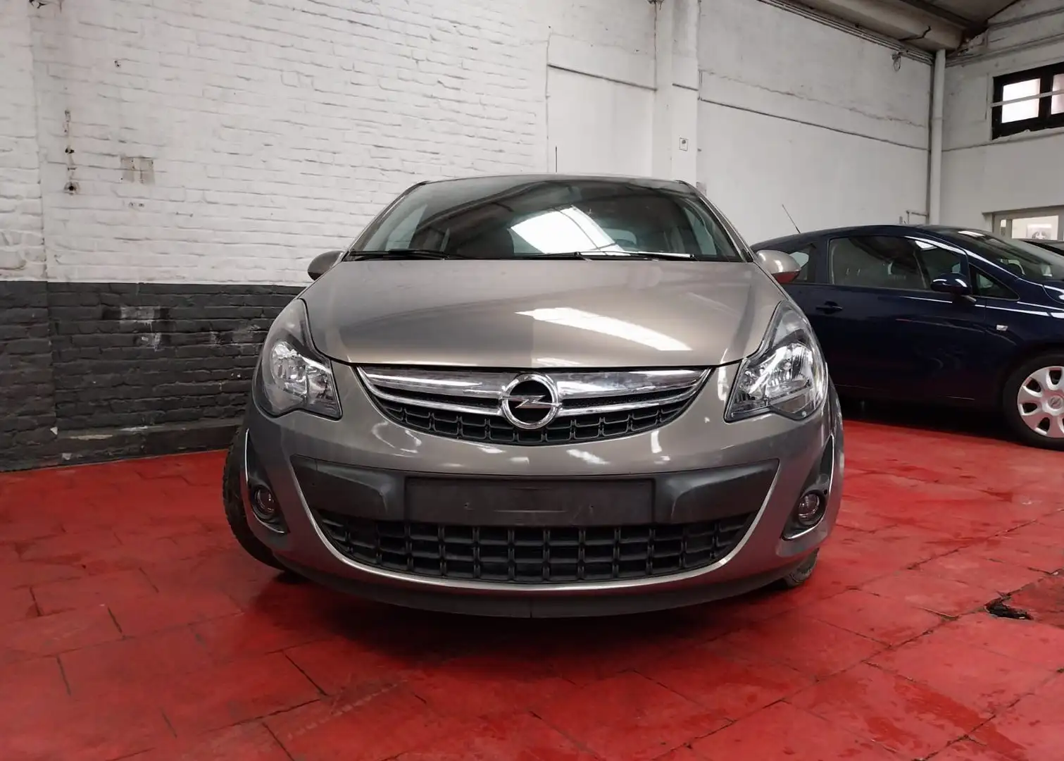 Opel Corsa 1.2i Enjoy Easytronic * A/C * 198 x 48 mois * Brun - 2