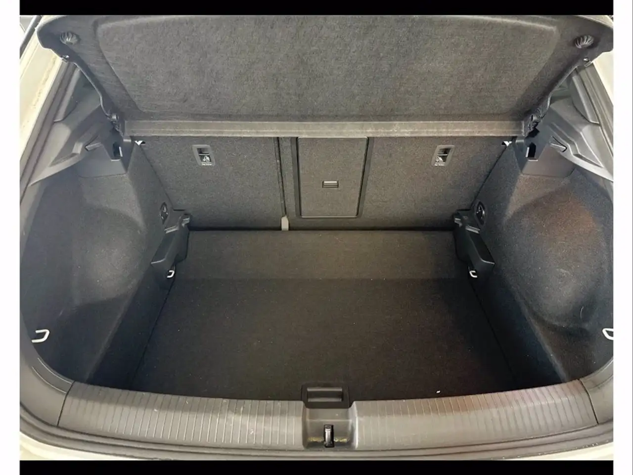 Volkswagen T-Roc 1.5 tsi r-line dsg 13