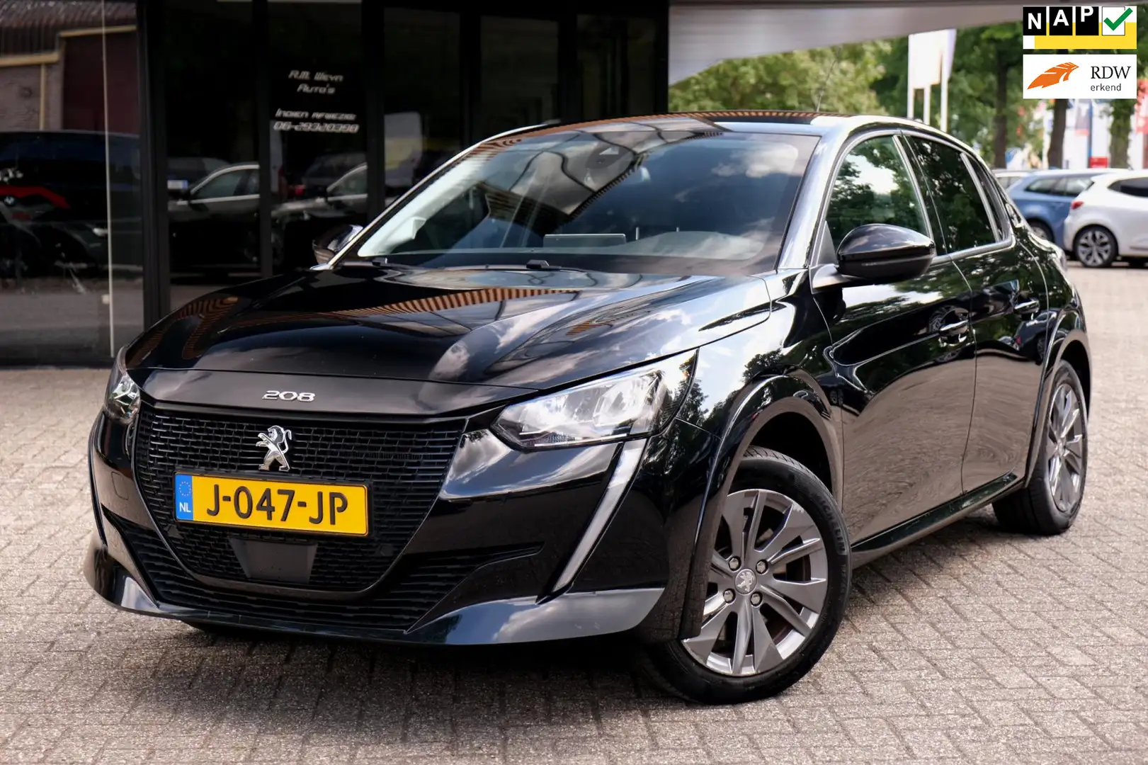 Peugeot e-208 EV Allure 50 kWh/360° Camera/Lane Assist/Carplay/D Noir - 1