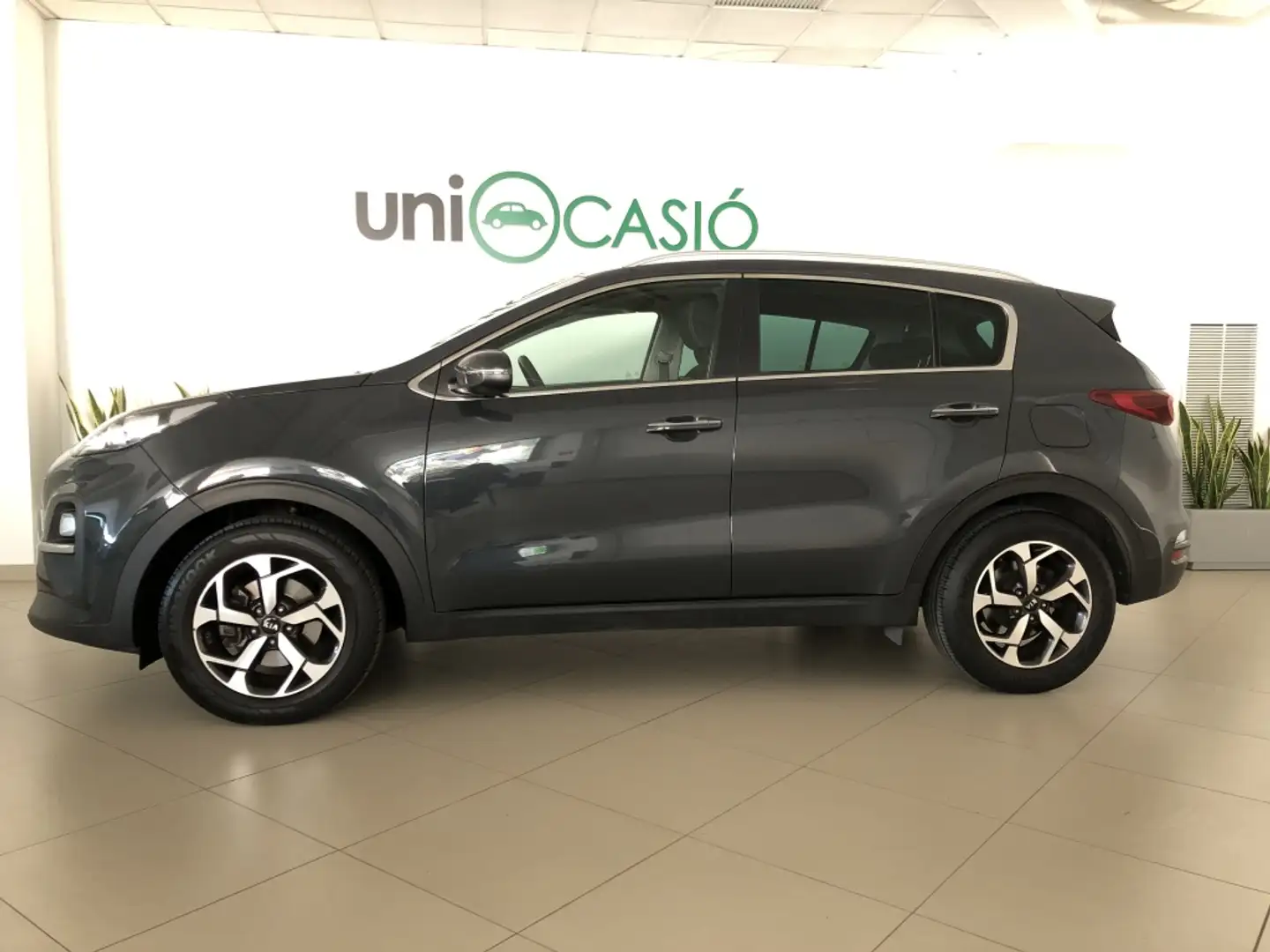 Kia Sportage 1.6 MHEV Drive 4x2 136 Gris - 2