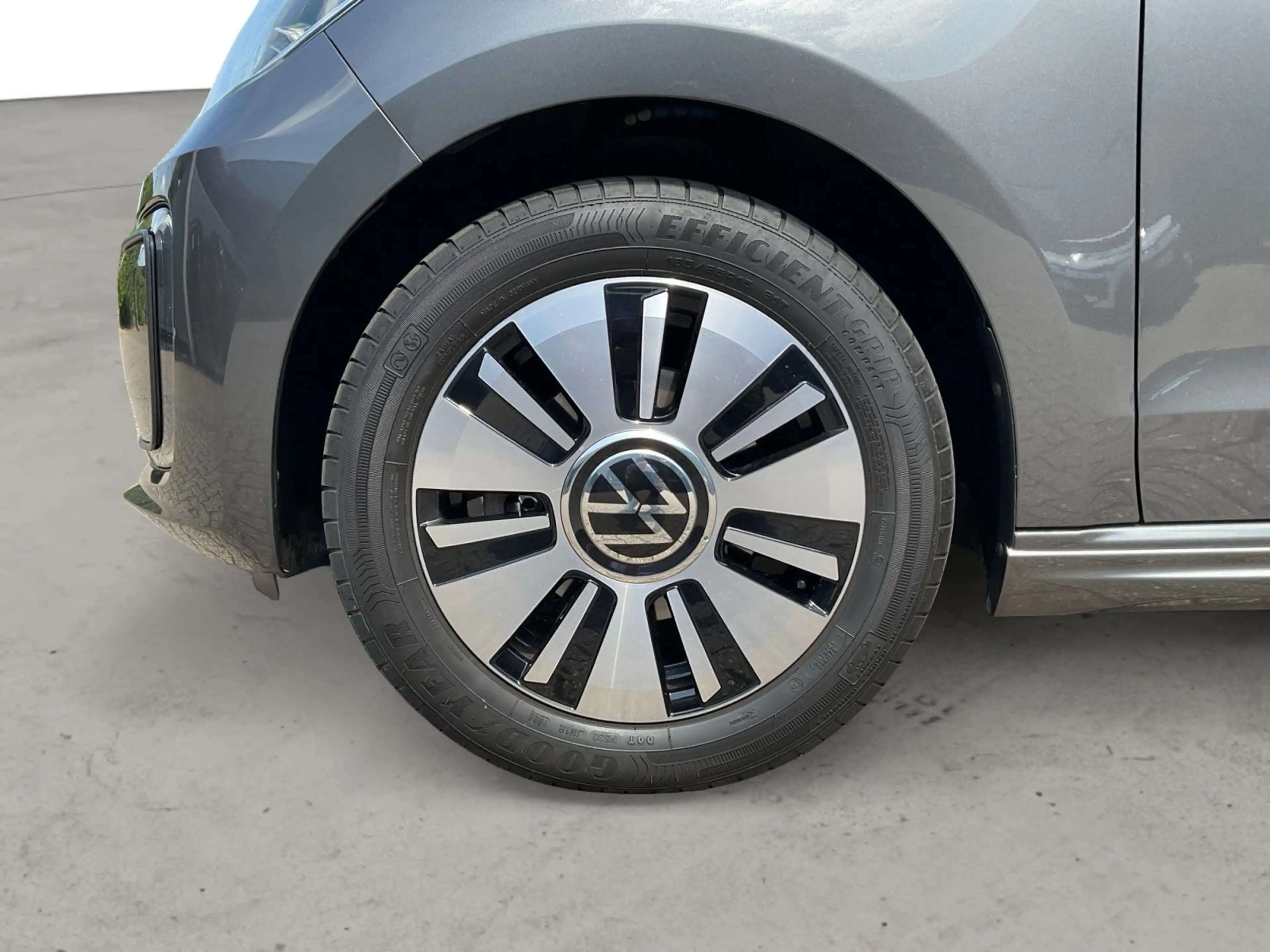 Volkswagen e-up! . — photo 14