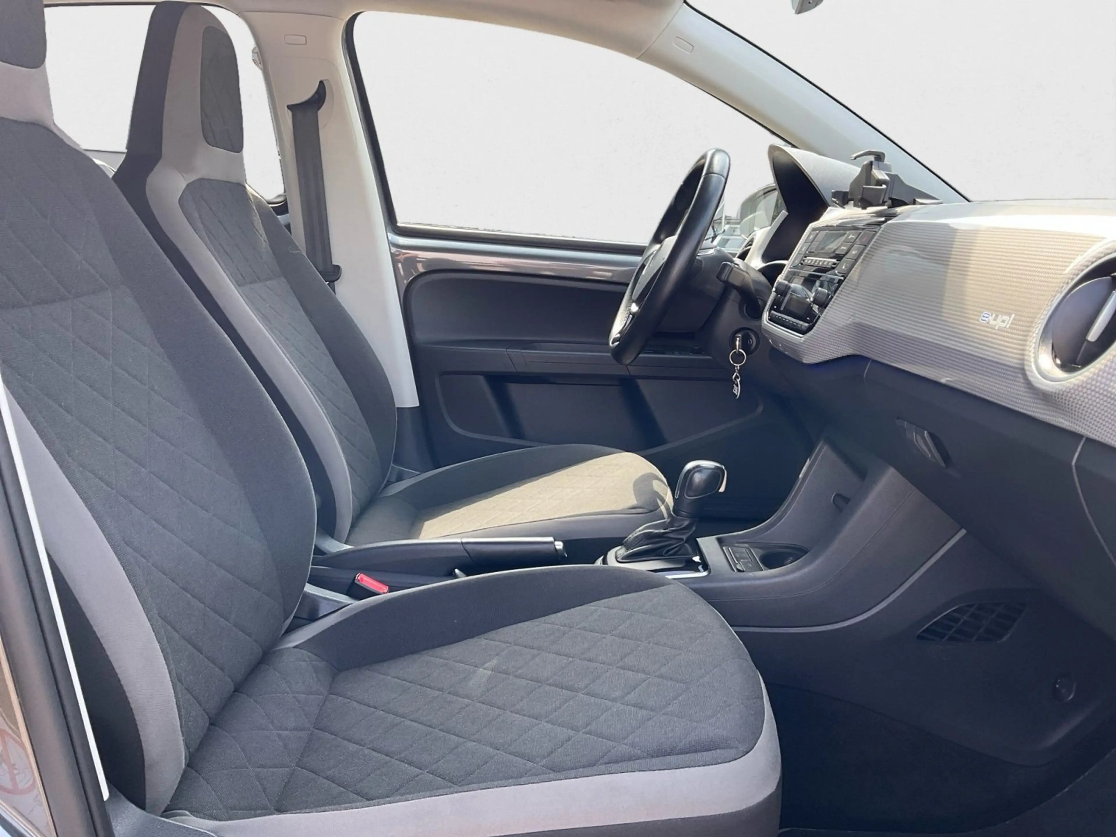 Volkswagen e-up! . — photo 15