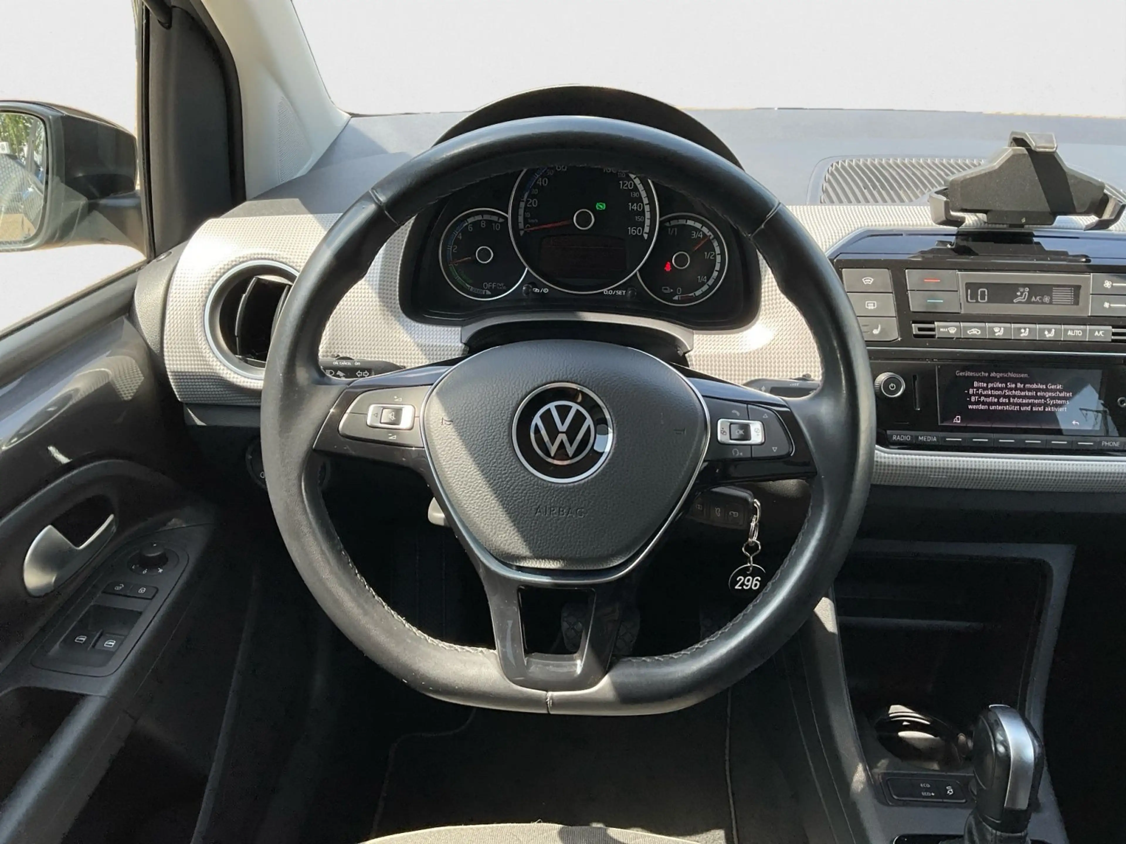 Volkswagen e-up! . — photo 12