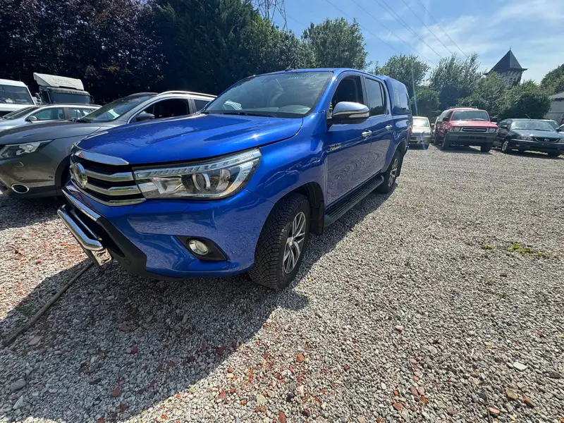 TOYOTA Hilux