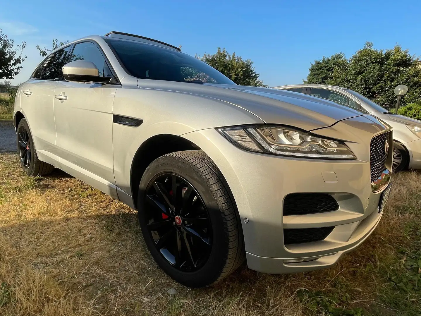 Jaguar F-Pace 2.0d i4 Prestige awd 240cv Zilver - 1