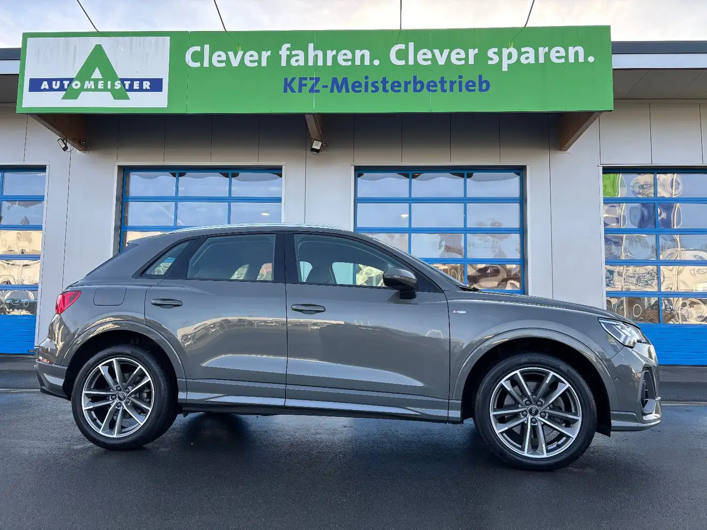 Audi Q3 40 TFSI quattro S line MATRIX NAV ACC LANE 19 Gris - 1