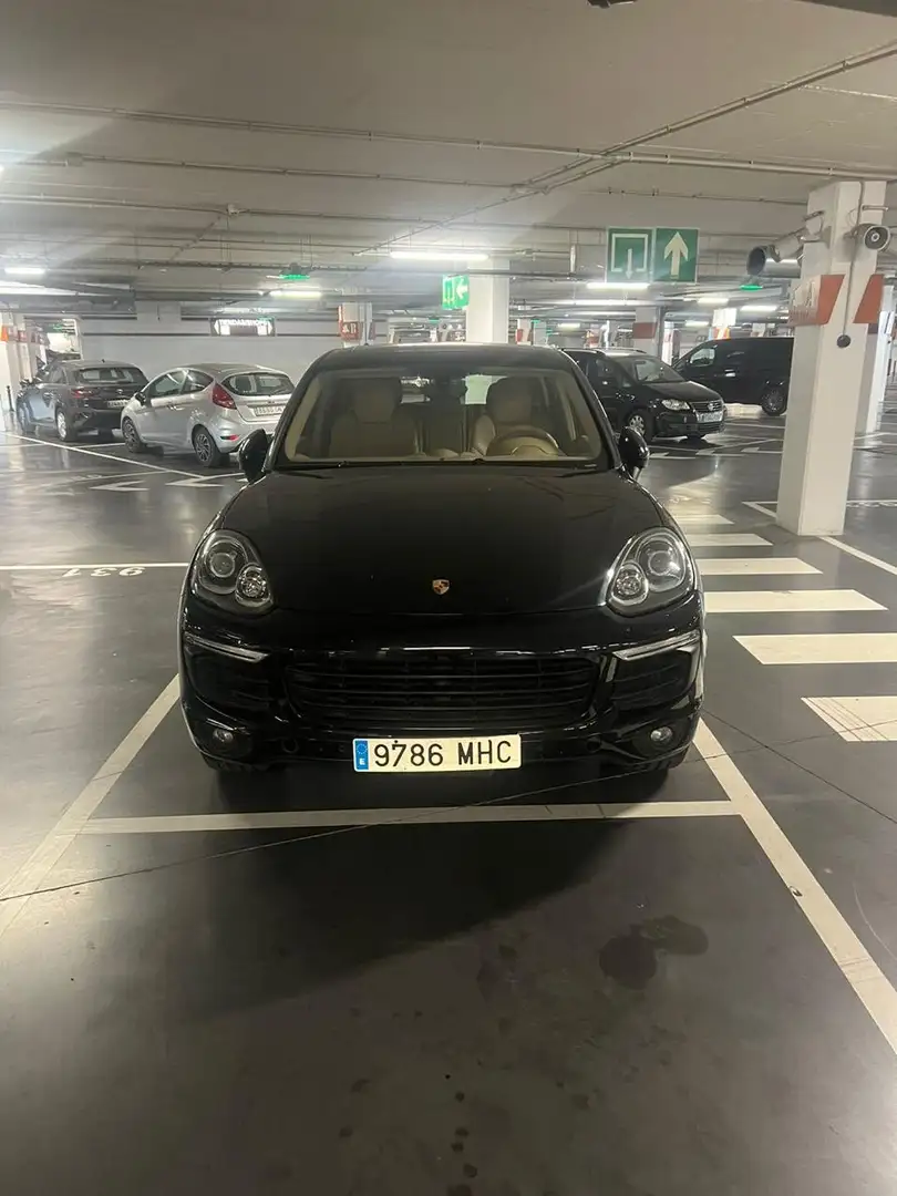 Porsche Cayenne - 1