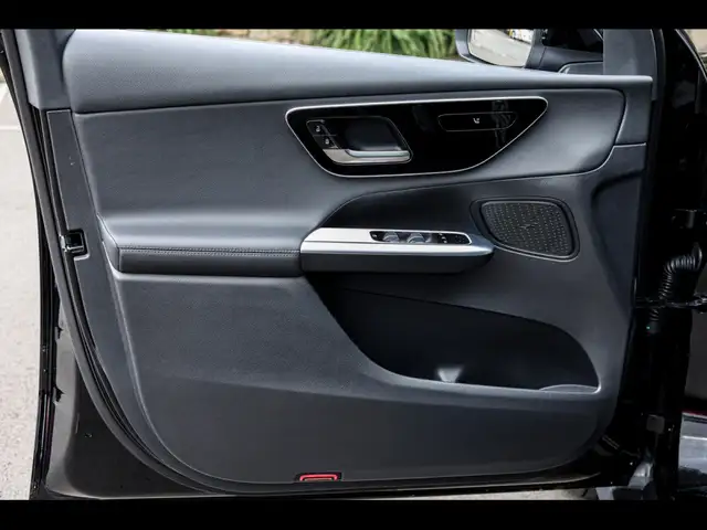 Mercedes-Benz 300 view 9