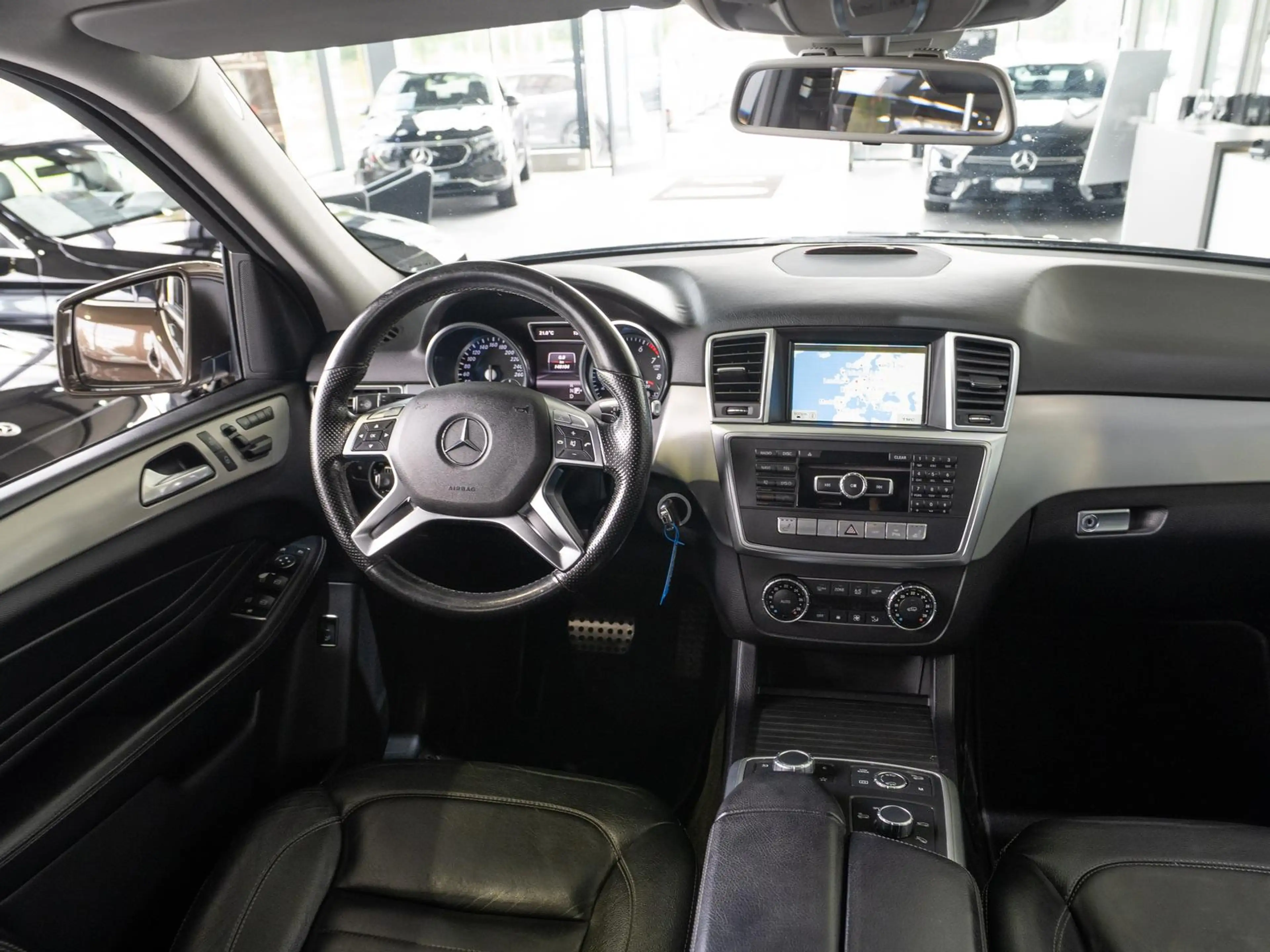 Mercedes-Benz ML 350 4 Matic *AHK*R-KAMERA*MEMORY*LEDER* — photo 14