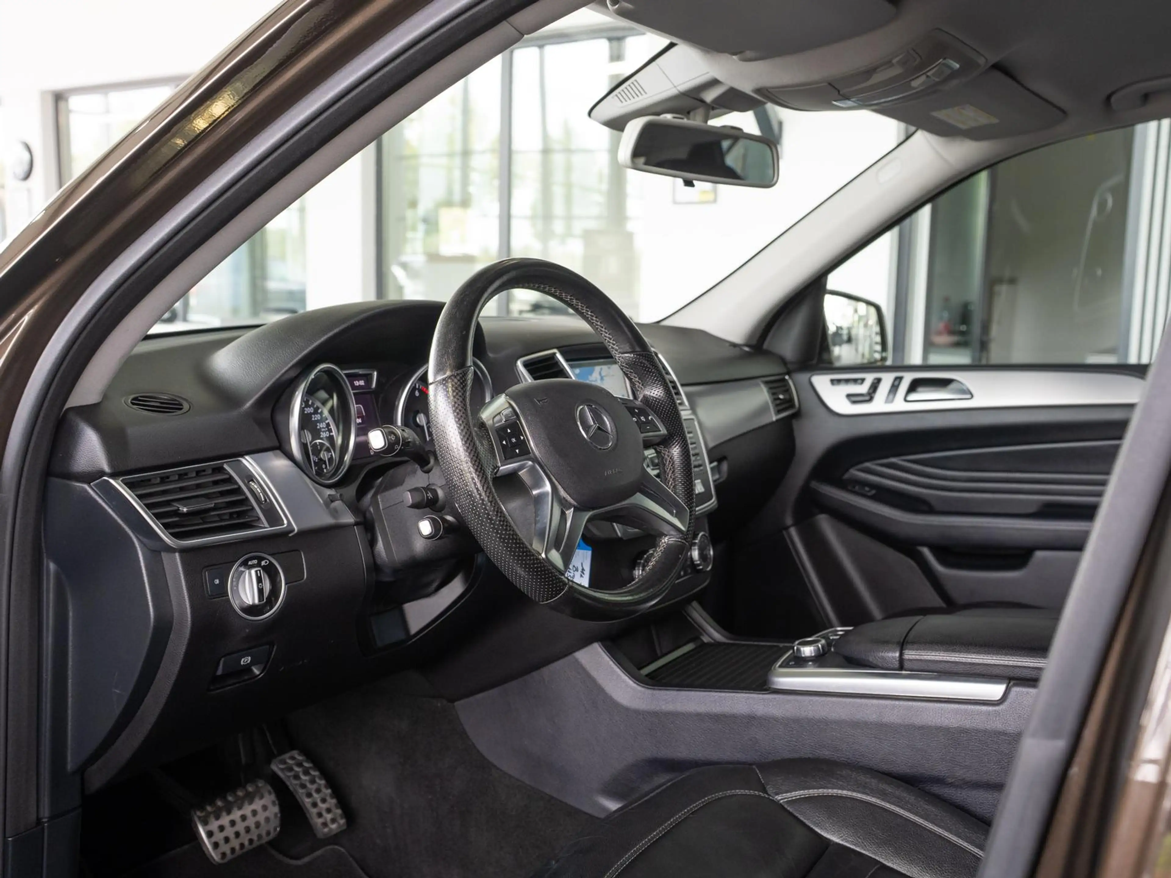 Mercedes-Benz ML 350 4 Matic *AHK*R-KAMERA*MEMORY*LEDER* — photo 13