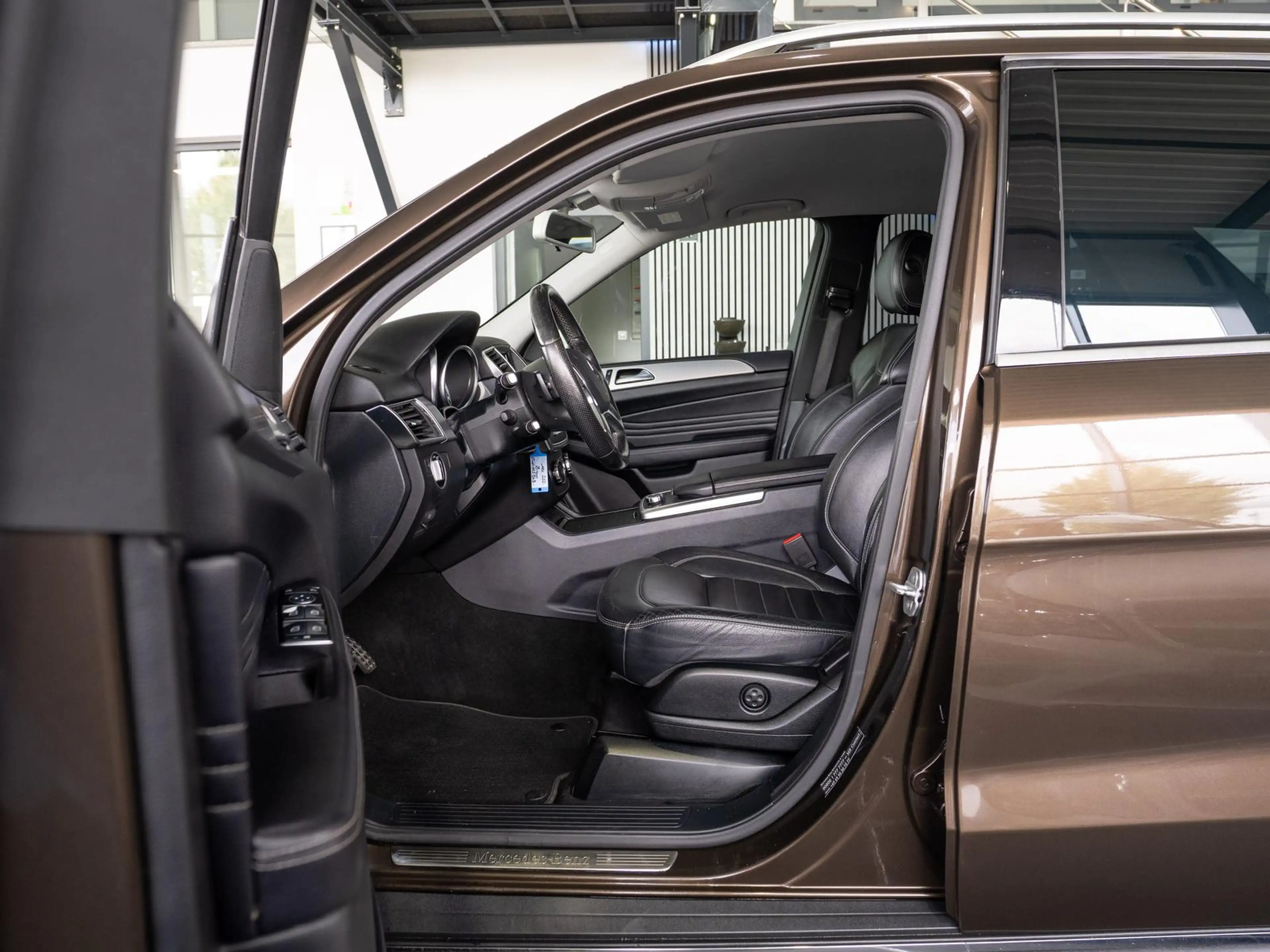 Mercedes-Benz ML 350 4 Matic *AHK*R-KAMERA*MEMORY*LEDER* — photo 9