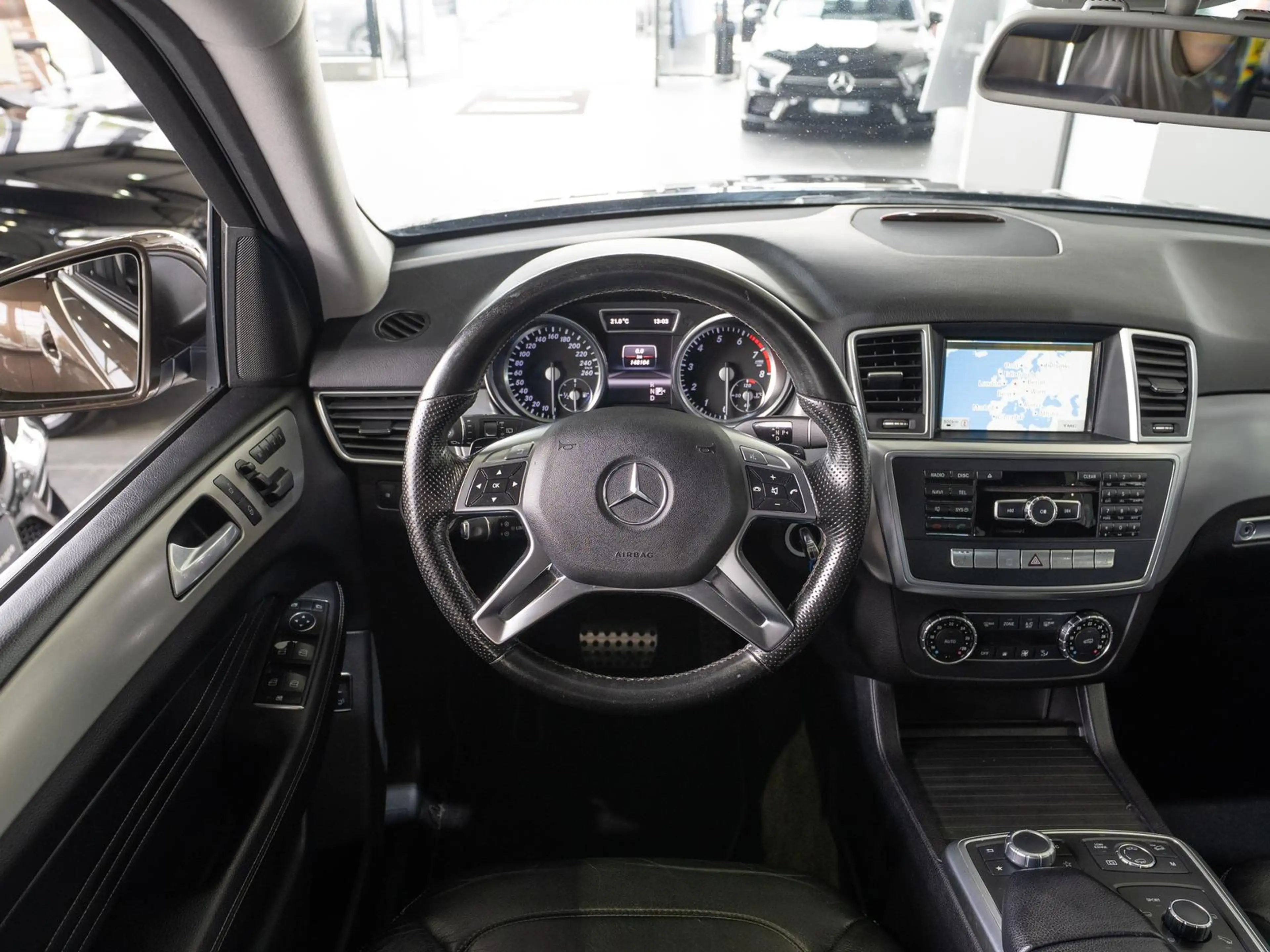 Mercedes-Benz ML 350 4 Matic *AHK*R-KAMERA*MEMORY*LEDER* — photo 15
