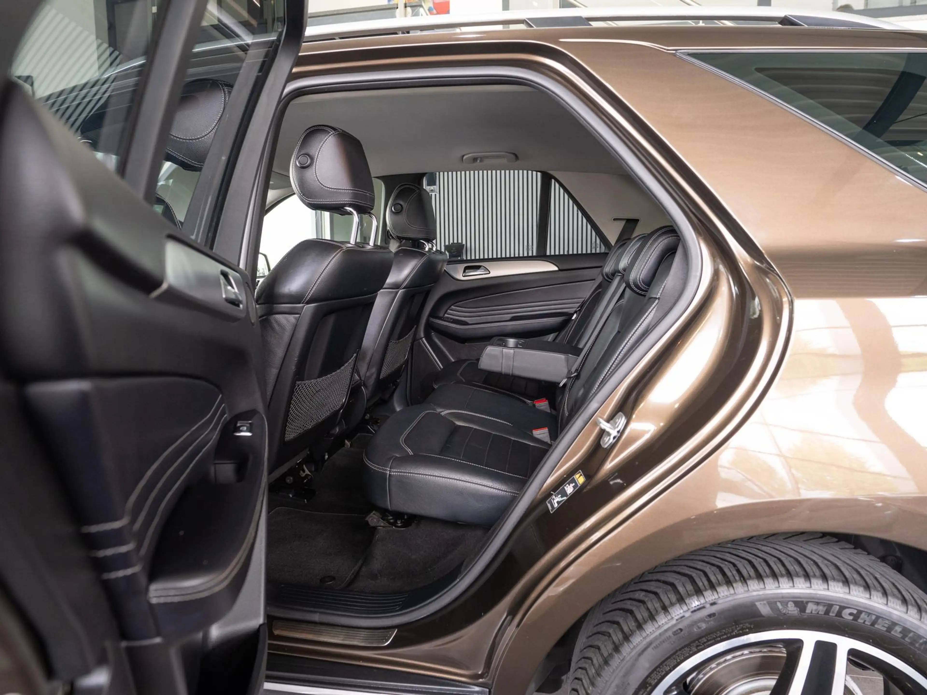 Mercedes-Benz ML 350 4 Matic *AHK*R-KAMERA*MEMORY*LEDER* — photo 10