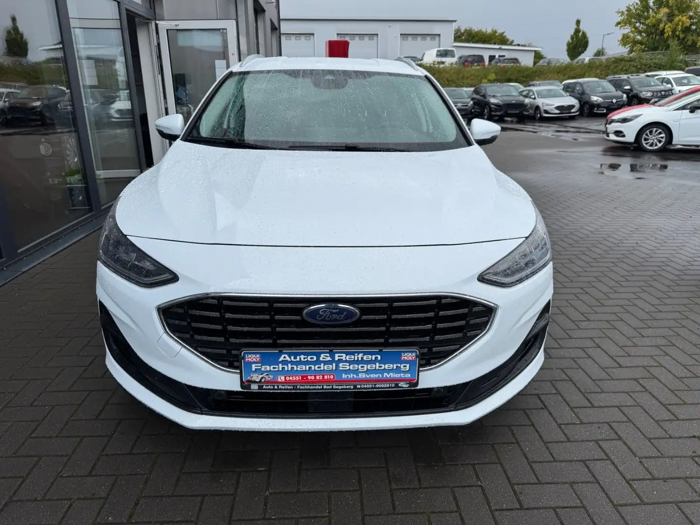 Ford Focus Turnier 1.5TDCI Titanium X AUTOMATIK*LED* Blanc - 2