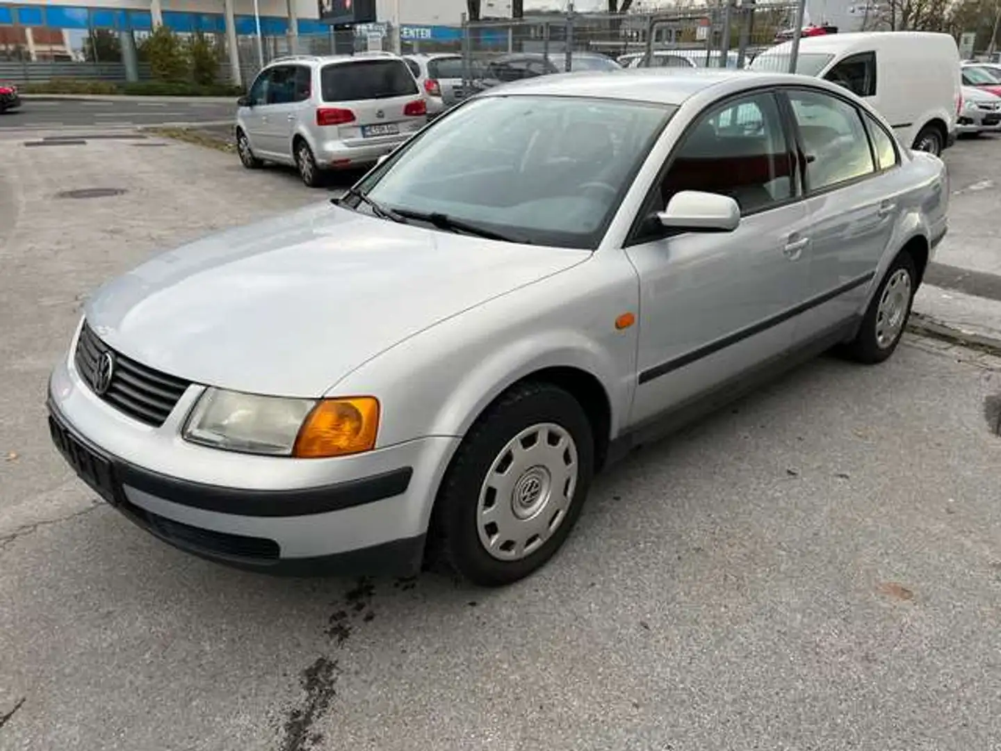 Volkswagen Passat 1.8 5V  LIMOUSINE KLIMAAUTOMATIK Silber - 1