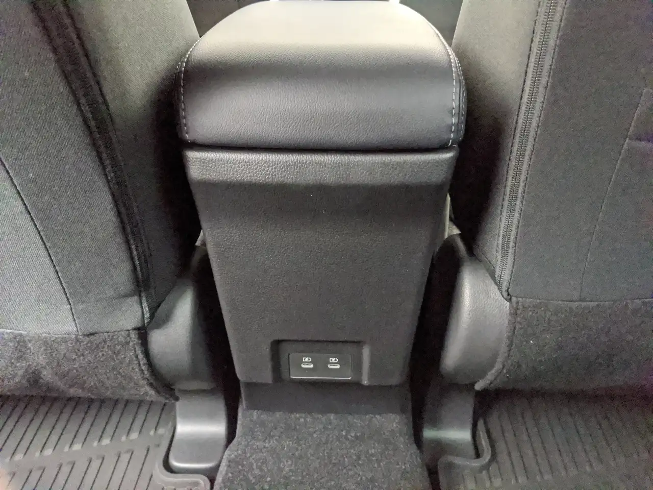 Mitsubishi Eclipse Cross снимка Mitsubishi Eclipse Cross
