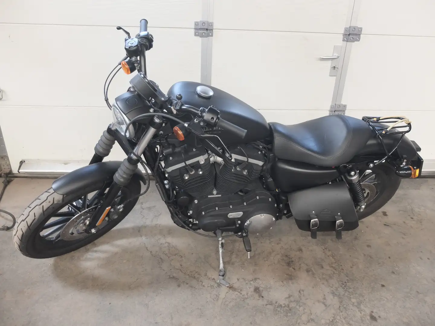 Harley-Davidson Iron 883 Zwart - 1