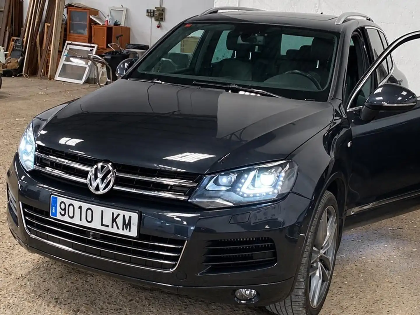 Volkswagen Touareg Touareg 3.0TDI V6 BMT Premium TerrainTech 245 Tip. Premium TerrainTech Gris - 2