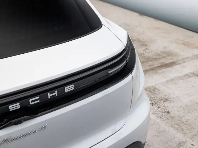 Porsche Macan view 6