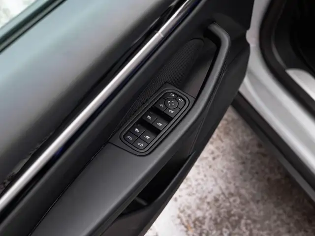 Porsche Macan view 14