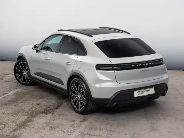 Porsche Macan view 8