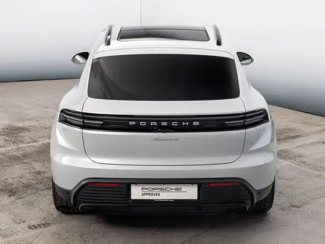 Porsche Macan view 4