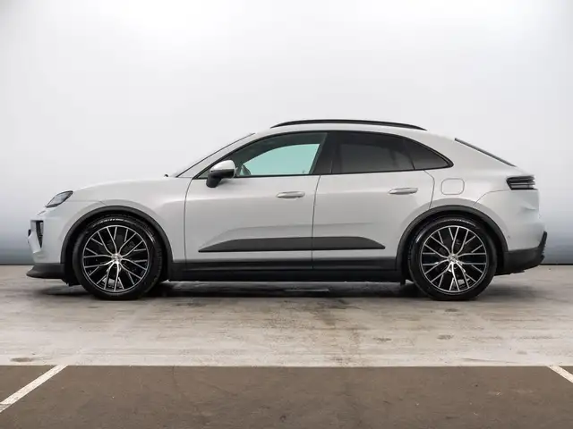 Porsche Macan view 2