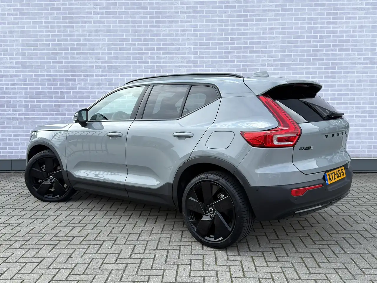 Volvo EX40 2026